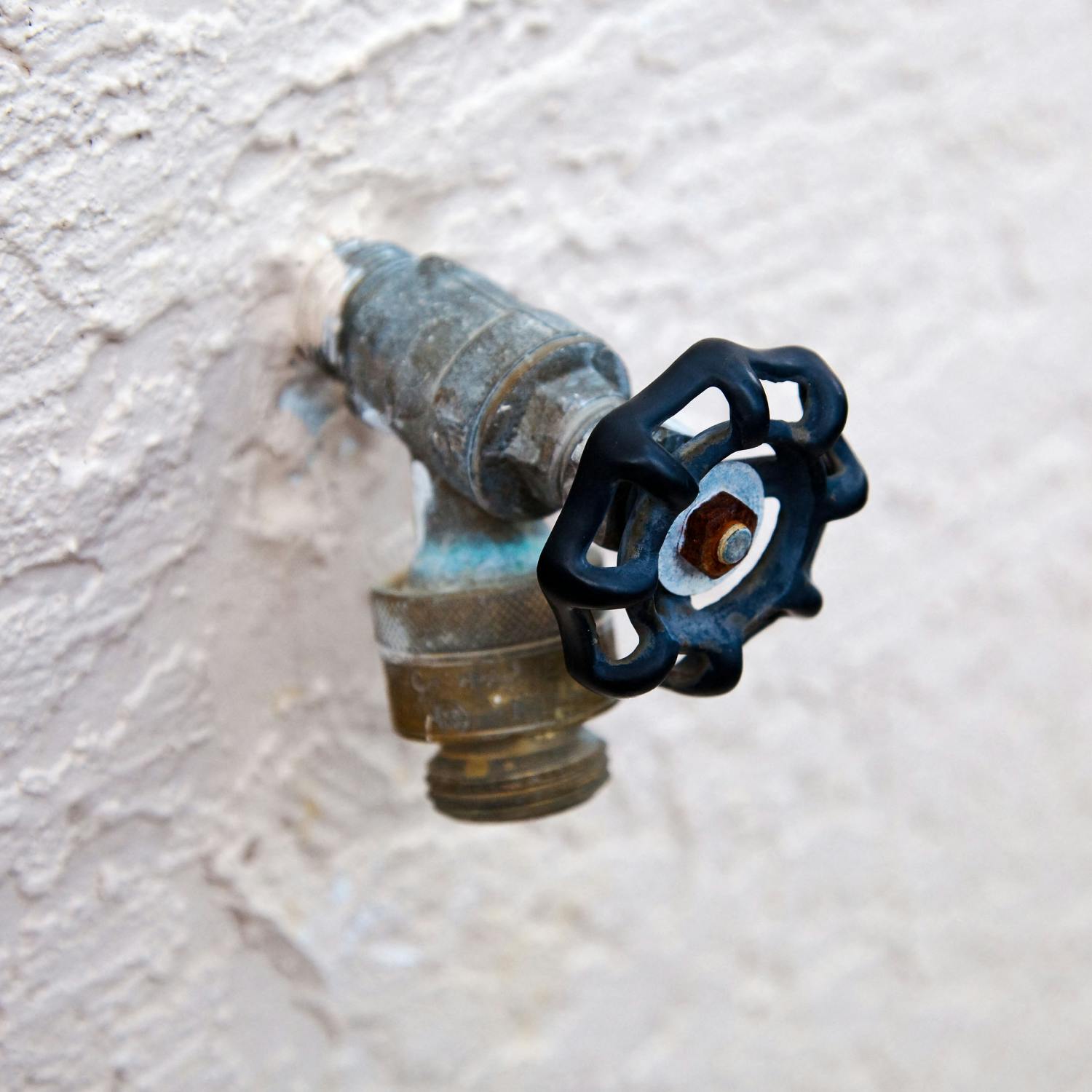 Uisce Eireann warns that Greater Dublin water supply “on knife edge” episode artwork