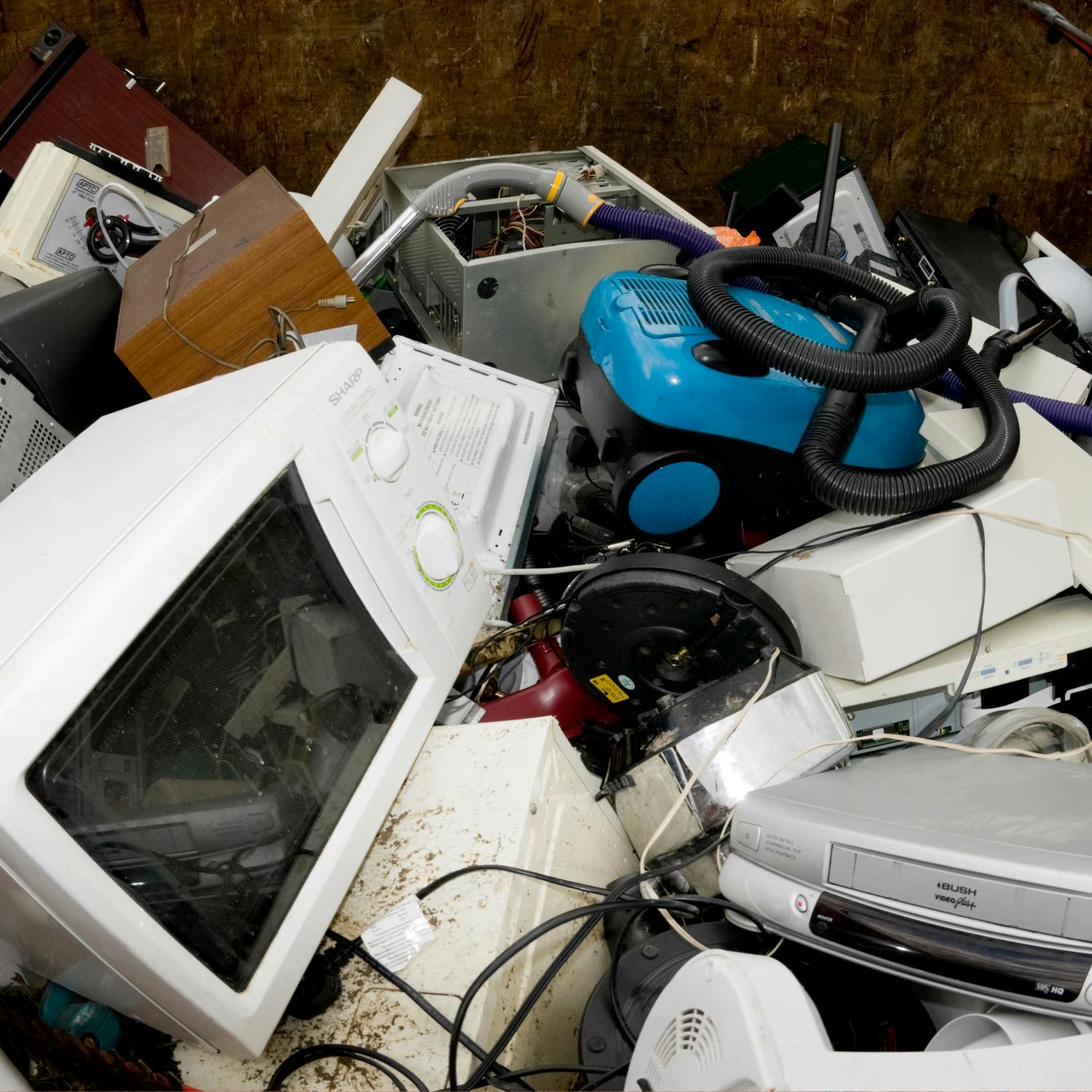 Old electrical appliances a hidden treasure trove of raw materials! Old electrical appliances a hidden treasure trove of raw materials!