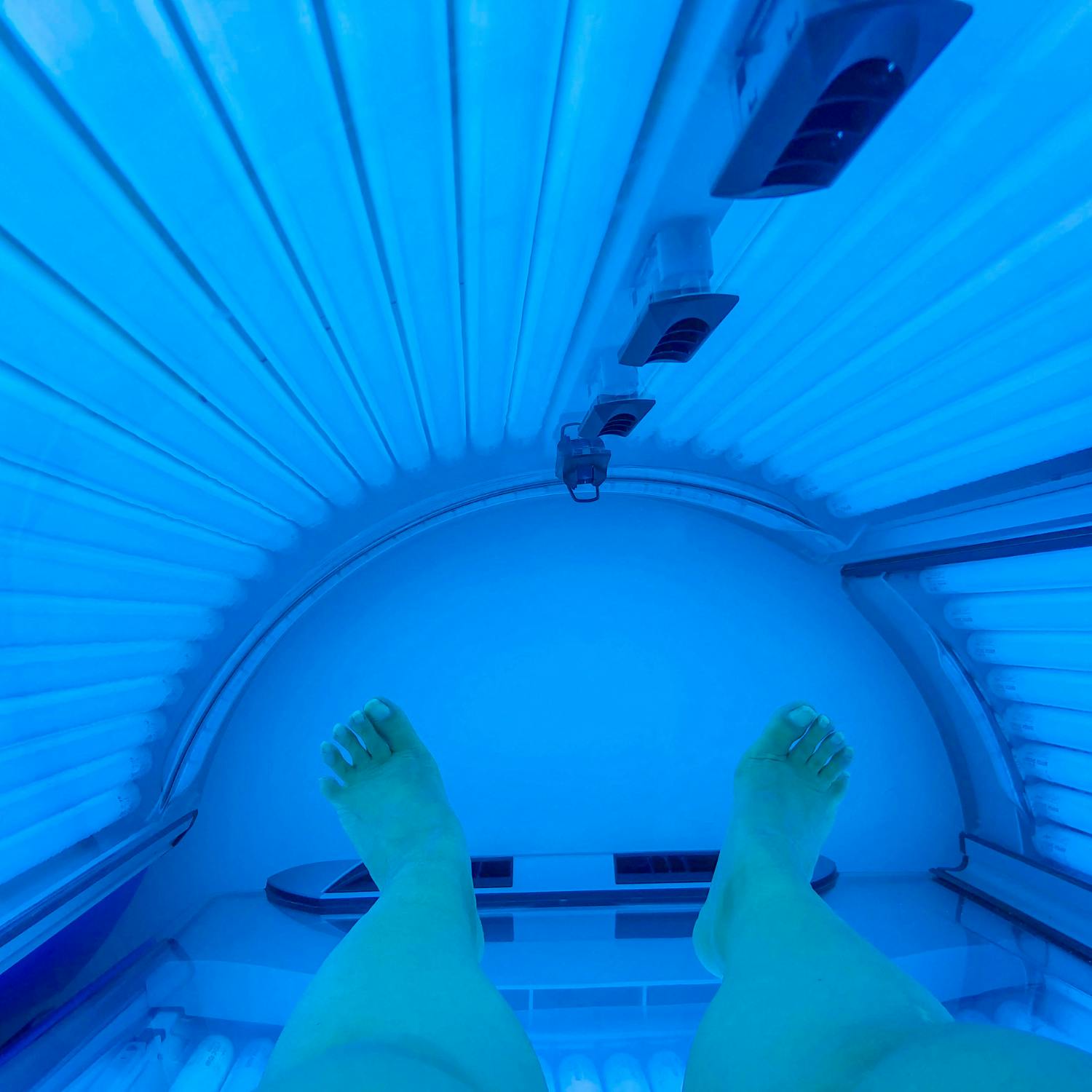 HSE warns against growing misinformation around sunbed use