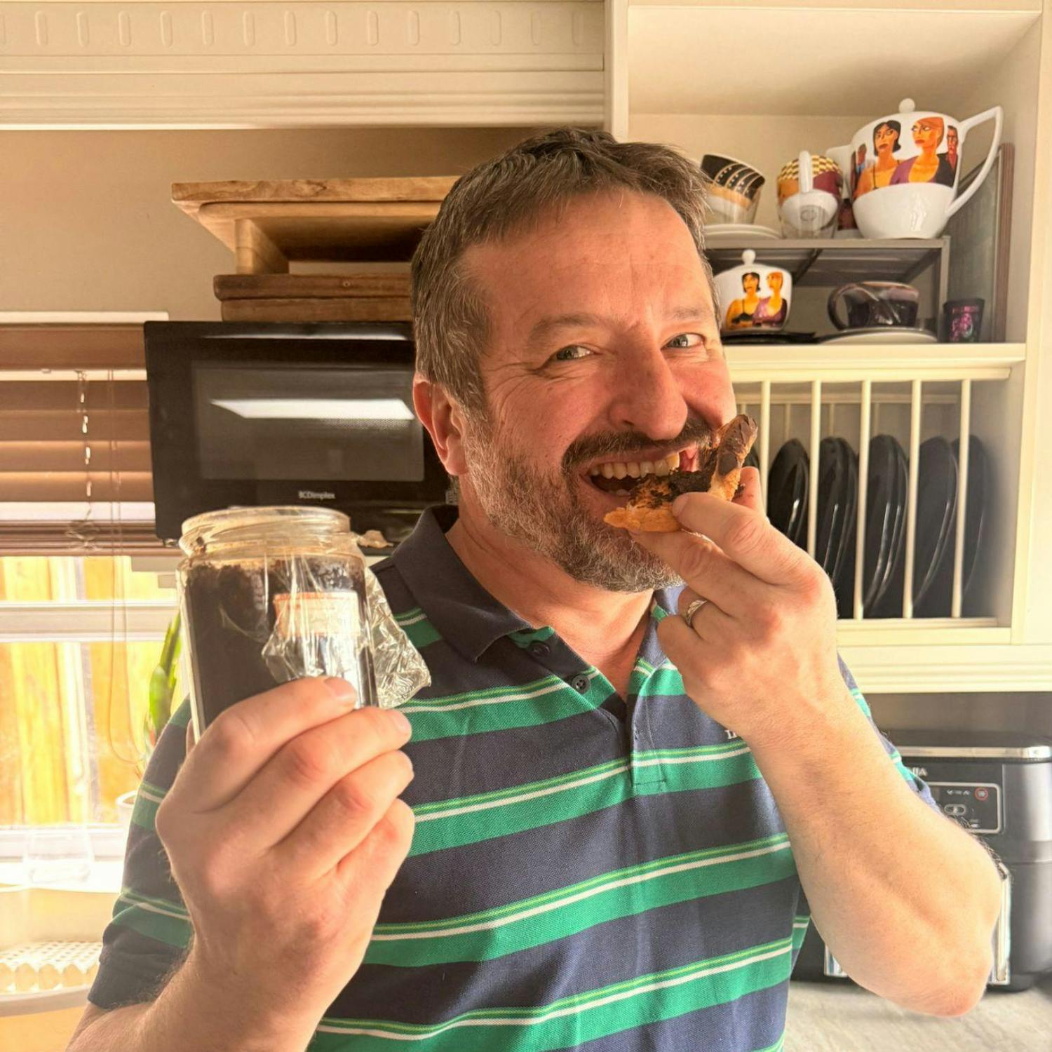 Man eats jam from 1976 and says it was still “perfect” episode artwork