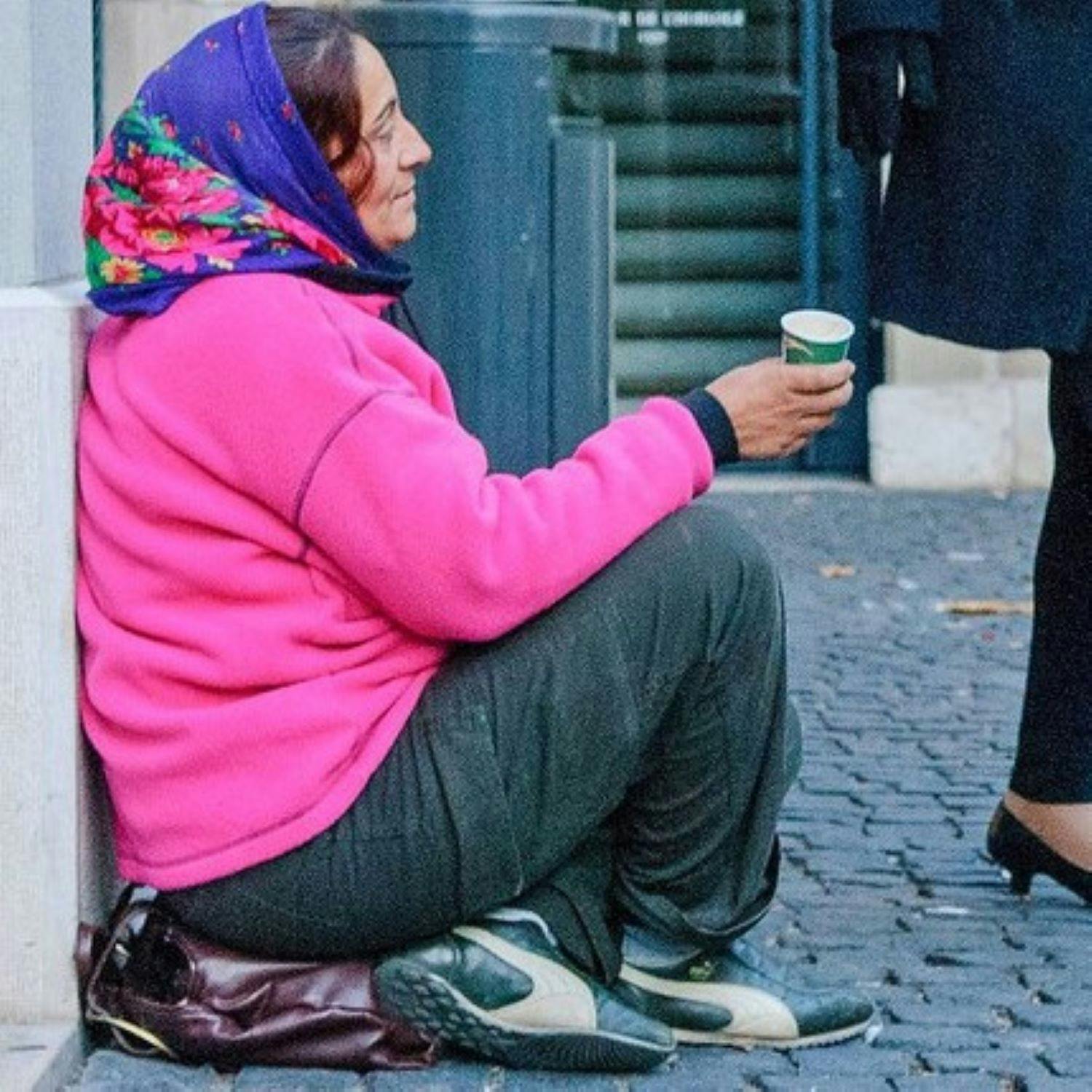 Man Verbally Abused In Dublin City Centre For Giving Money to Roma Beggar