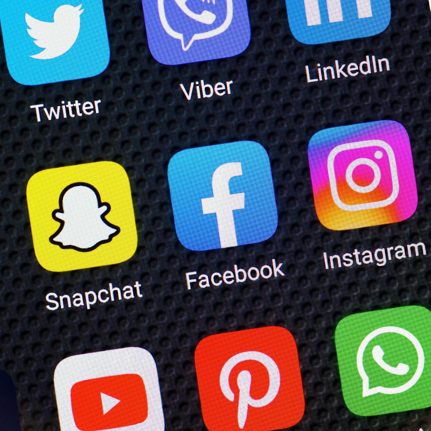 Should social media be banned for under 16? episode artwork