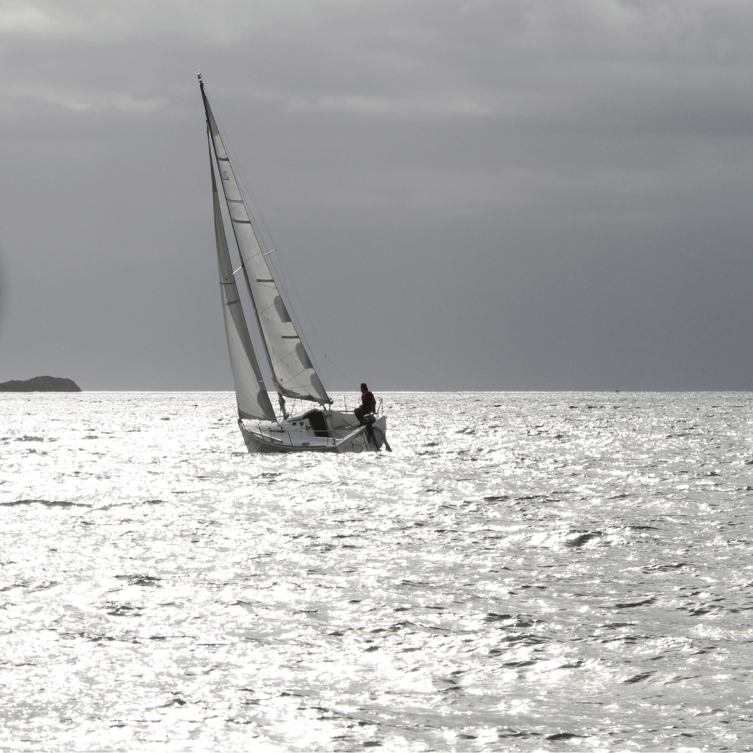 cover of episode Sailing around the world