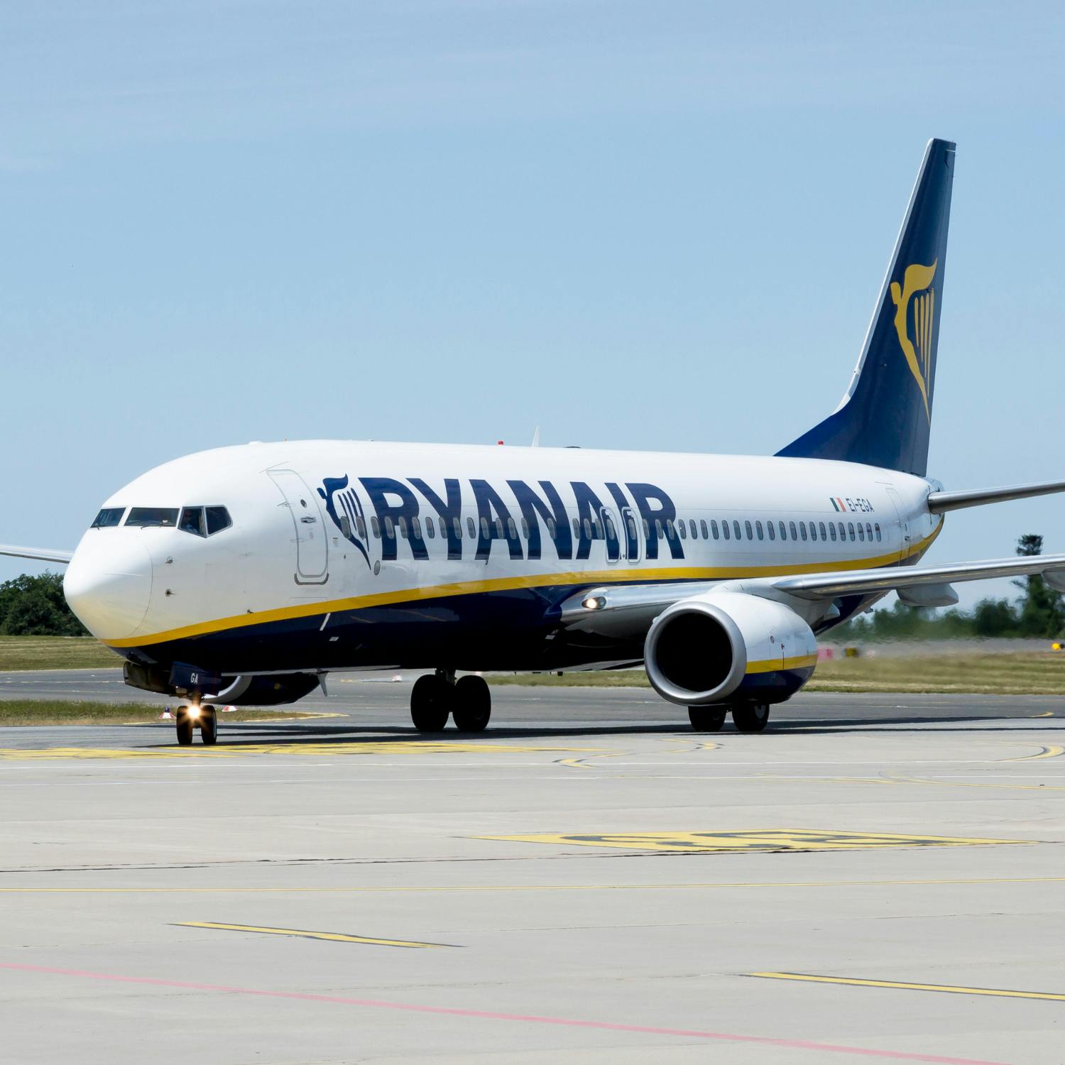 cover of episode Ryanair publishes positive full-year results for the financial year