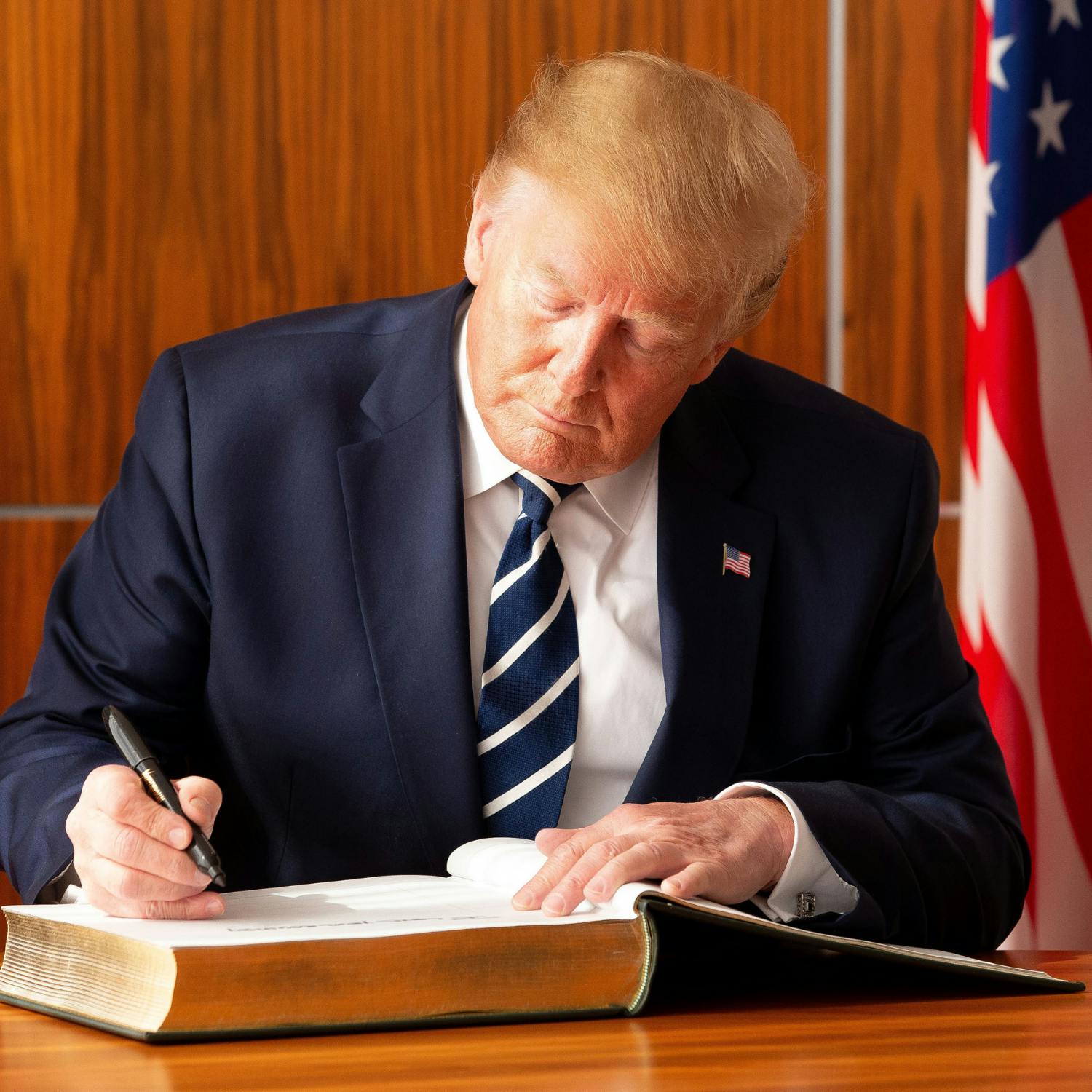 Xi Jinping warns Donald Trump that ‘mishandling’ Taiwan issue could lead to conflict