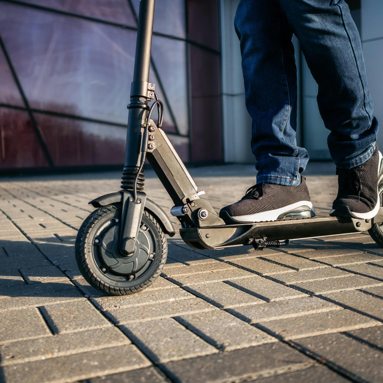 Should e-scooter users be wearing helmets?