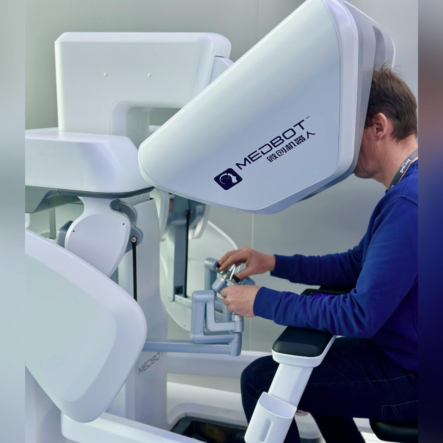 Doctor uses robot to do surgery 2,400km away