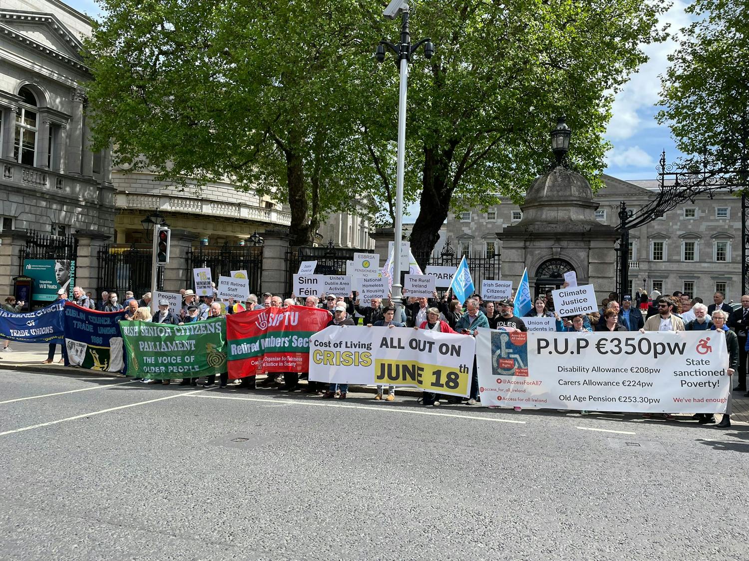 cover of episode Students, workers and pensioners take part in cost of living protest