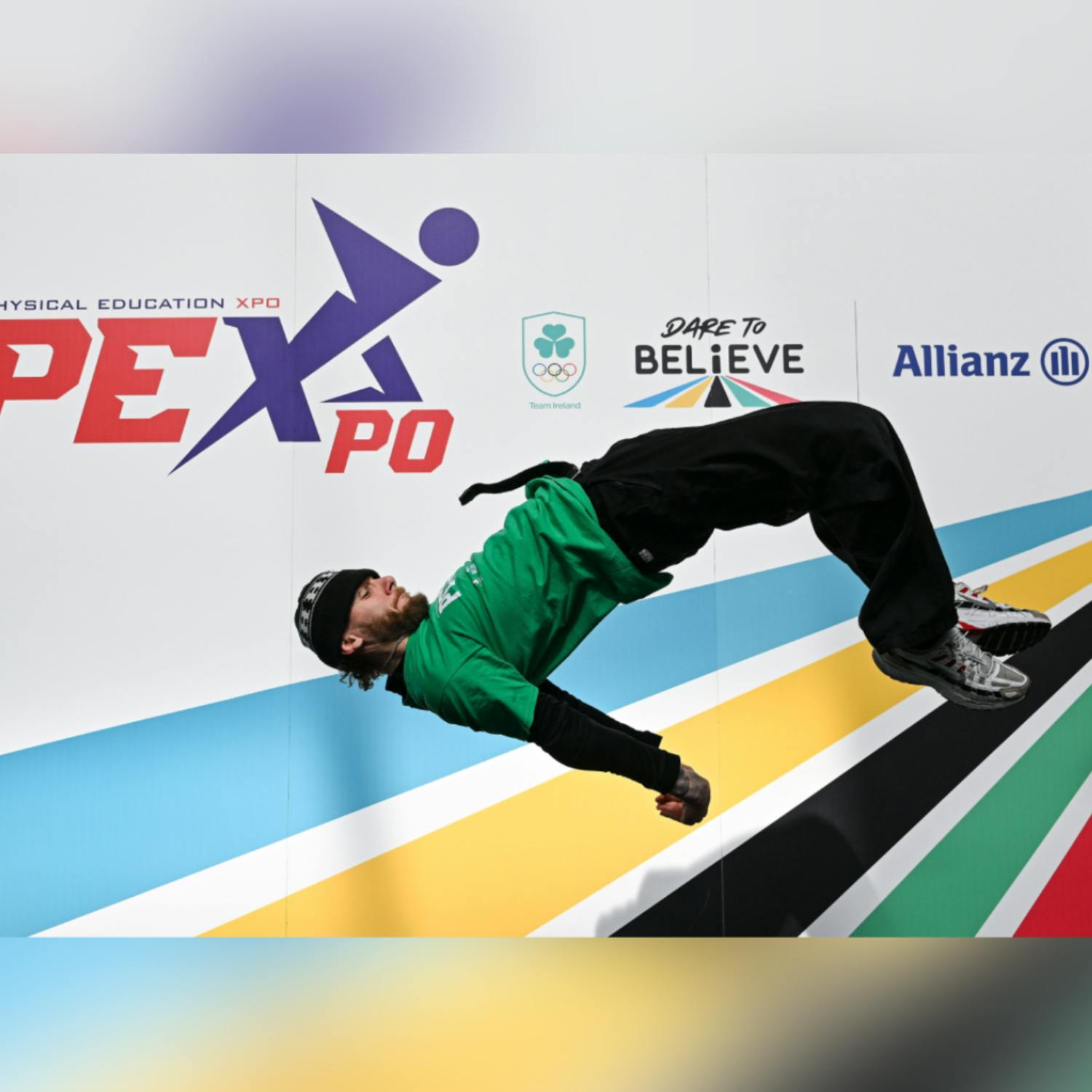 How do breakdancing competitions work?