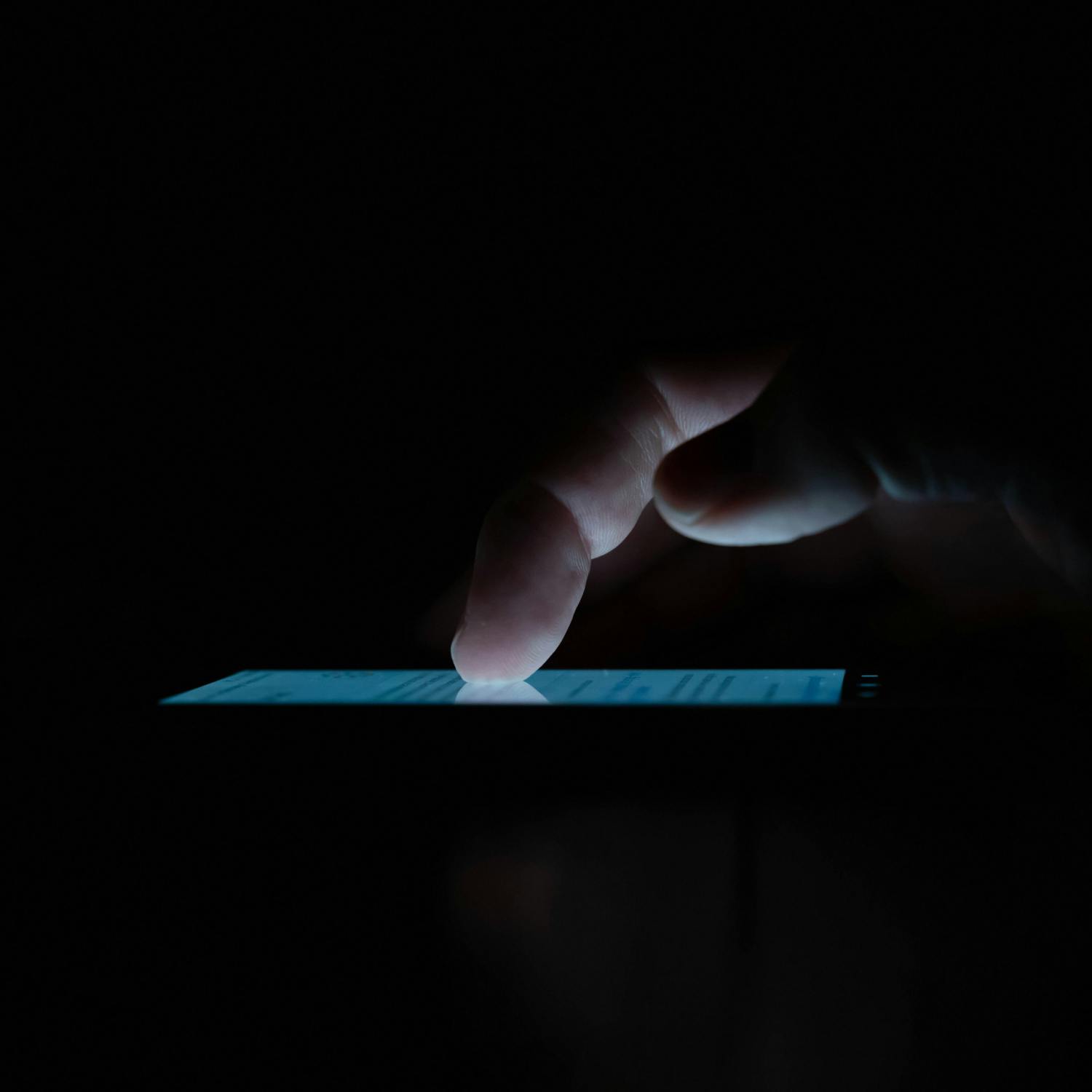 Are parents more addicted to their devices than their kids? episode artwork