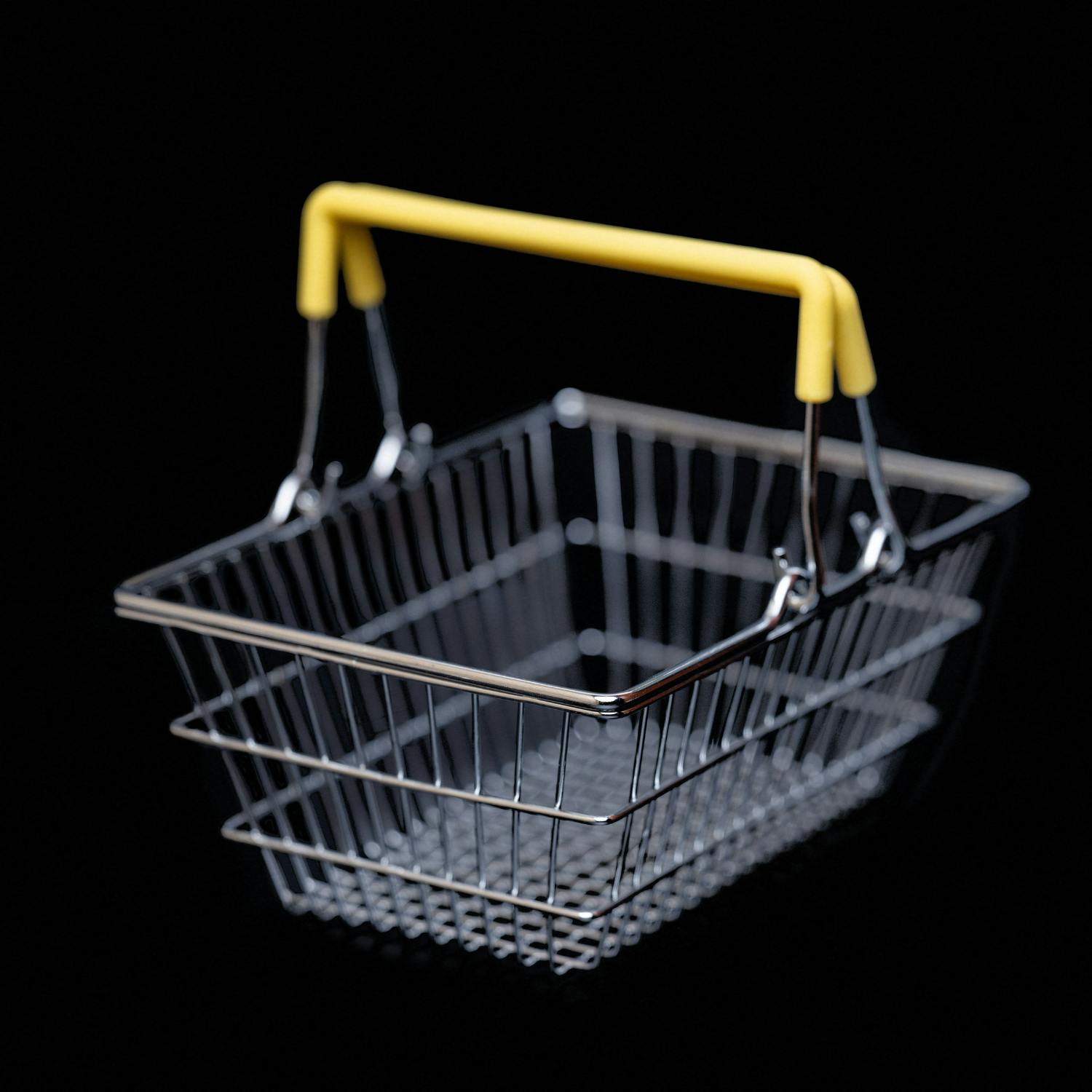 Labour proposes €100 monthly groceries supplement