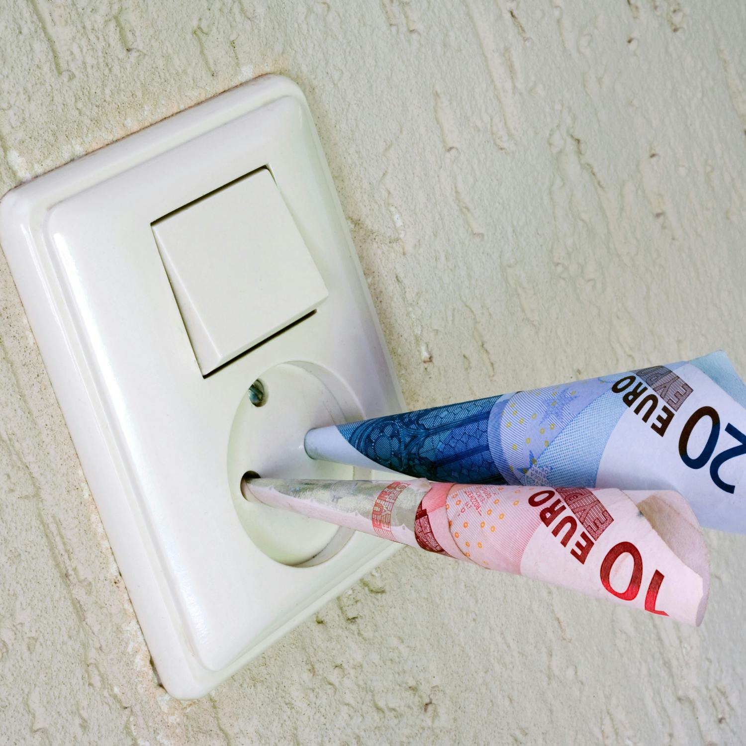 Pensioners hit by crippling energy bills Image