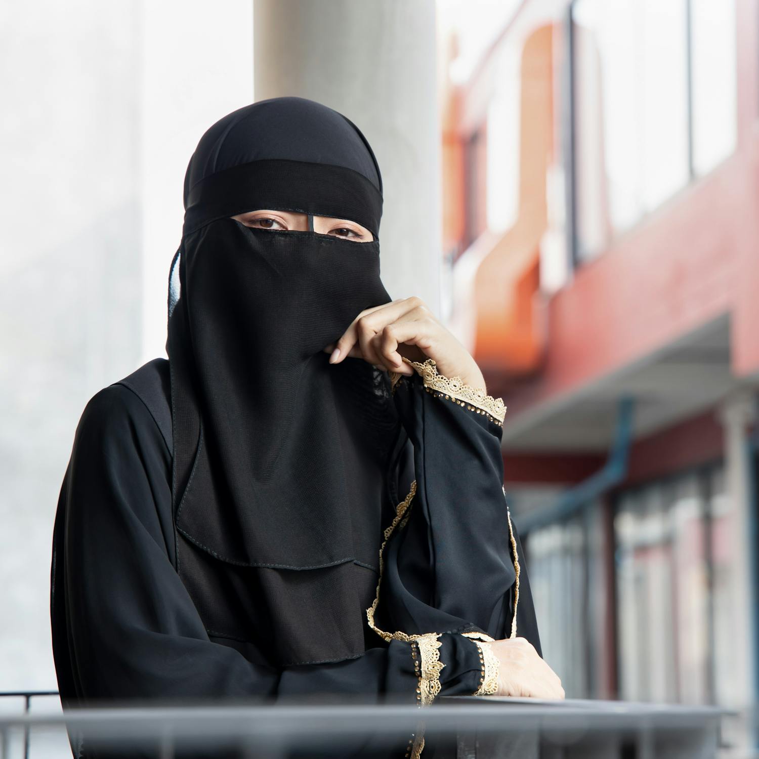 Blanch Shop Worker Calls for Ban On Muslim Women Wearing Full Face Covering!