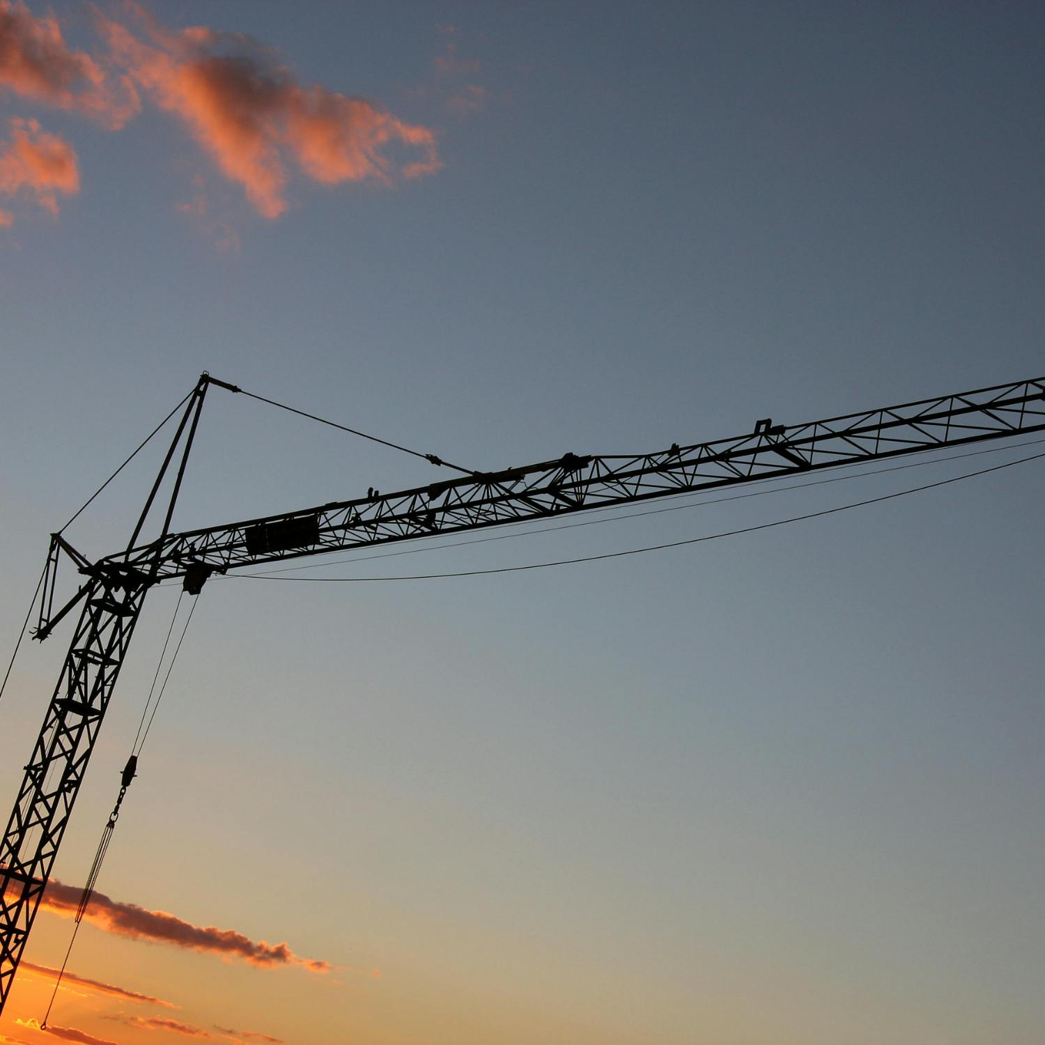 Government tries to entice builders home