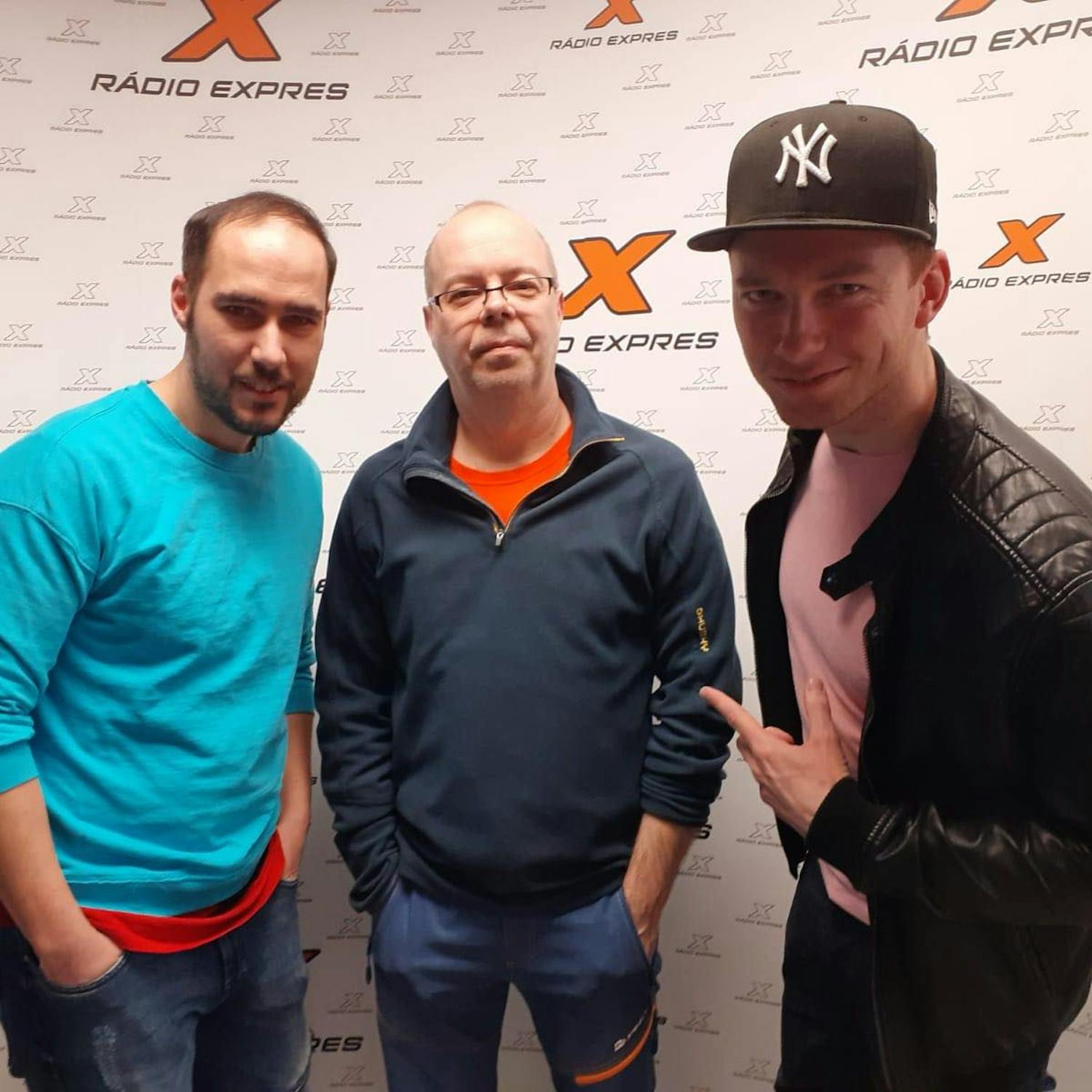 Ako DJ reaguje keď sa blíži niekto, kto si chce dať zahrať pesničku na želanie? Ako DJ reaguje keď sa blíži niekto, kto si chce dať zahrať pesničku na želanie?