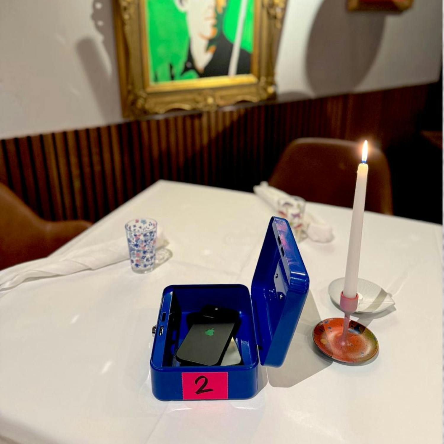 Would you like to see a devices ban in restaurants