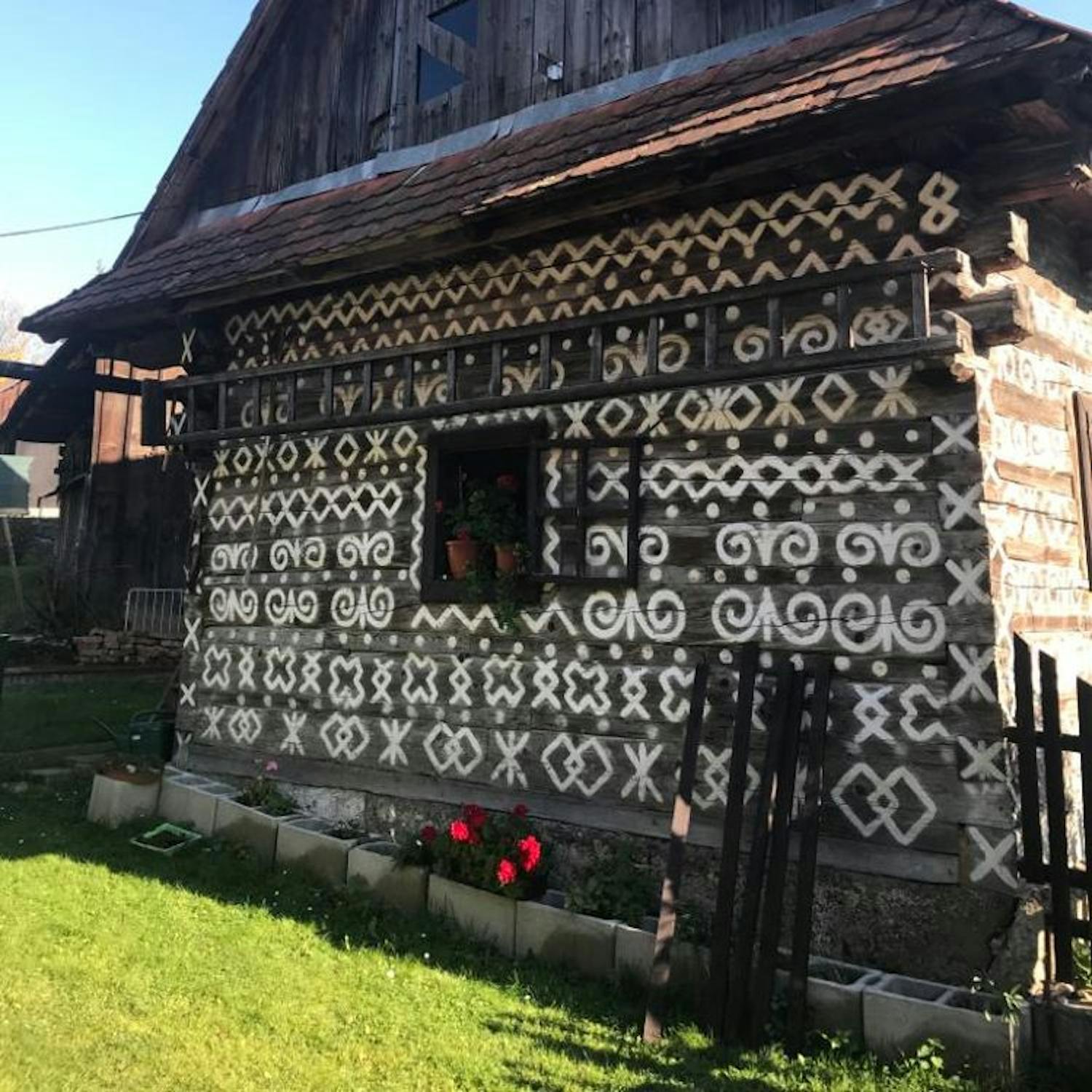 Prečo sú na domoch v Čičmanoch biele ornamenty a ktorému vrcholu sa hovorí slovenský Matterhorn? episode artwork