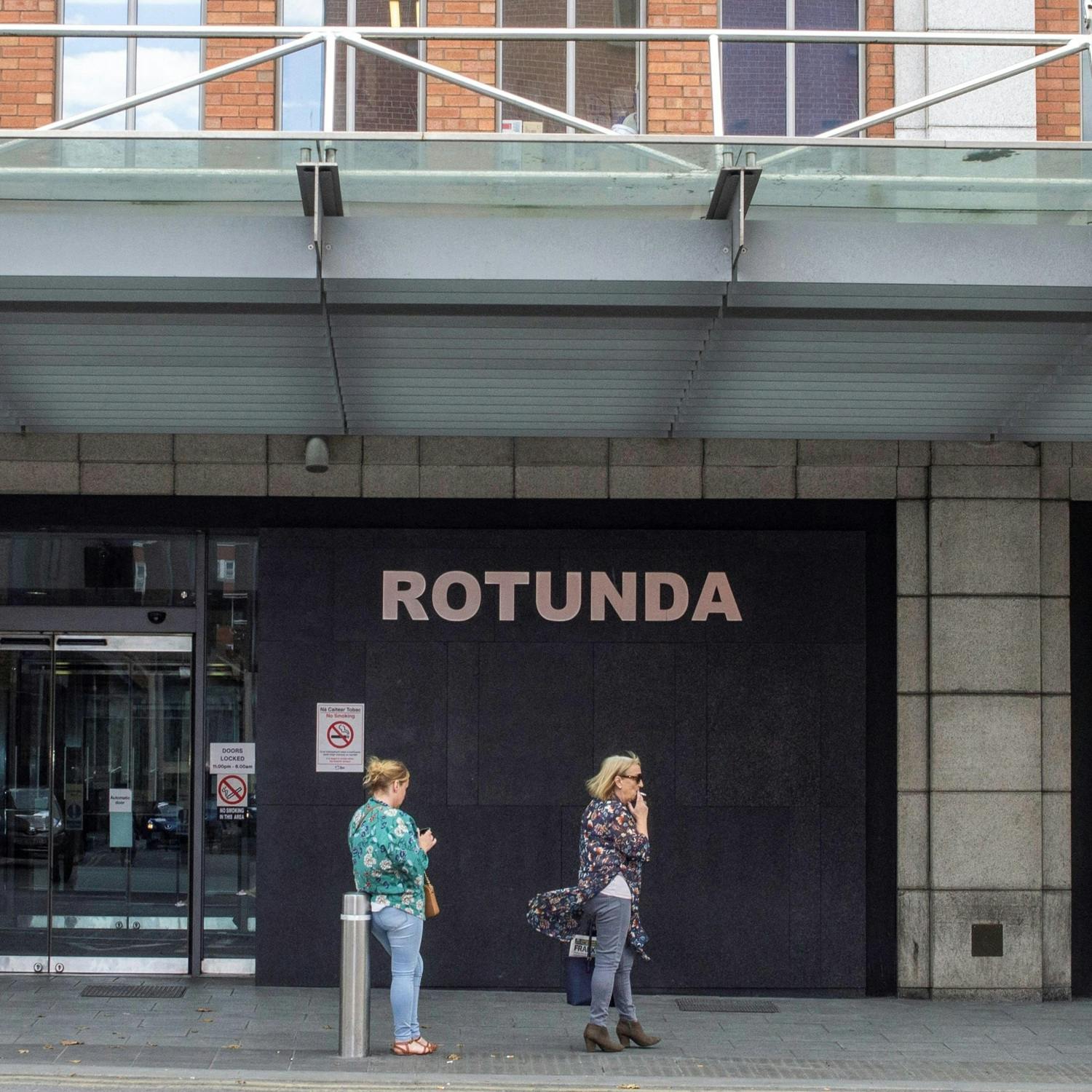 Dispute between Rotunda Hospital and HSE escalates over public consultants contracts.