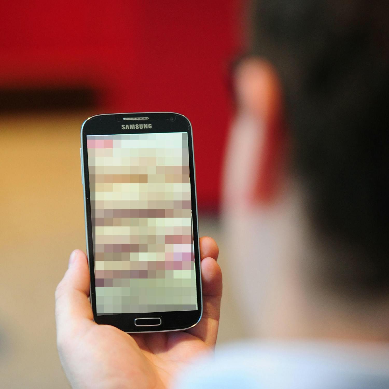 Should pornography containing strangulation be banned?