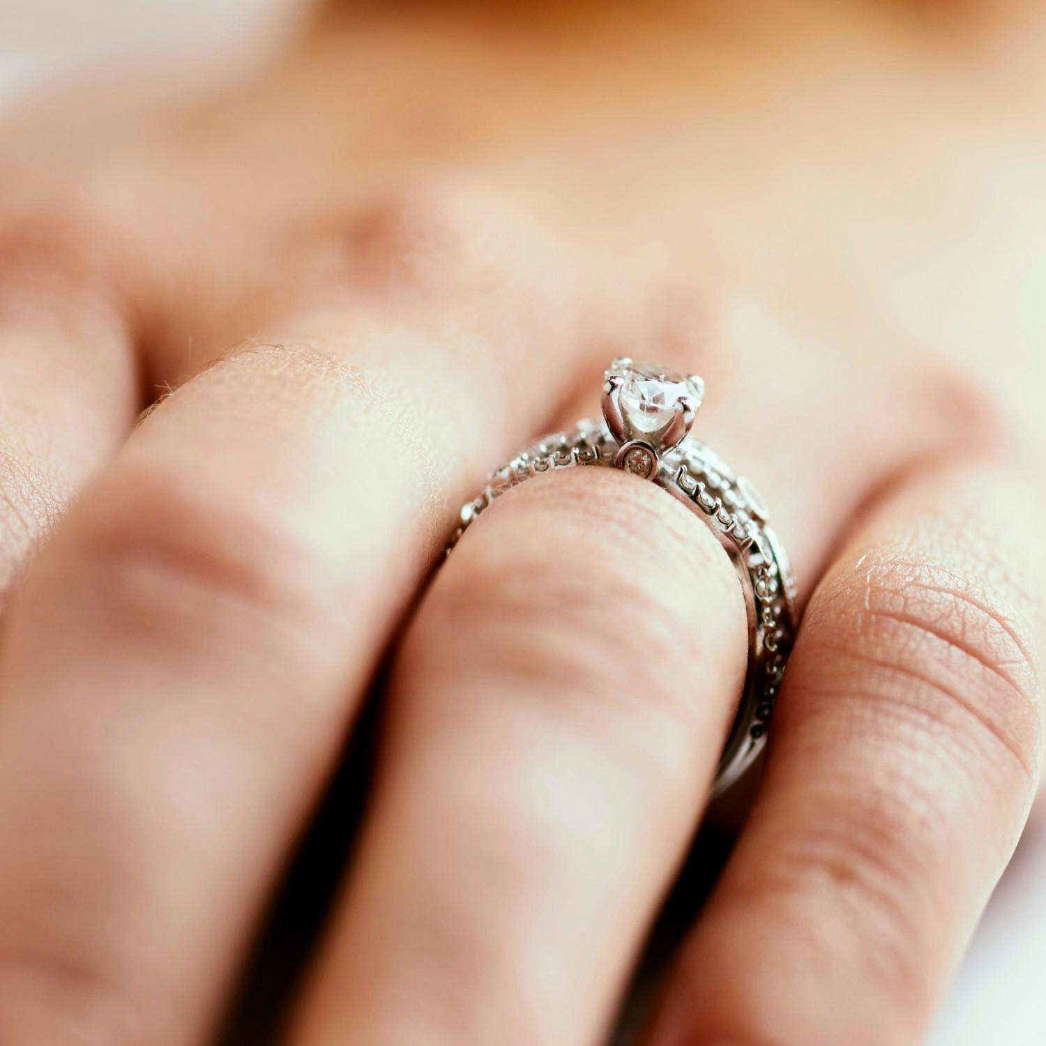 What’s the average cost of an engagement ring? What’s the average cost of an engagement ring?