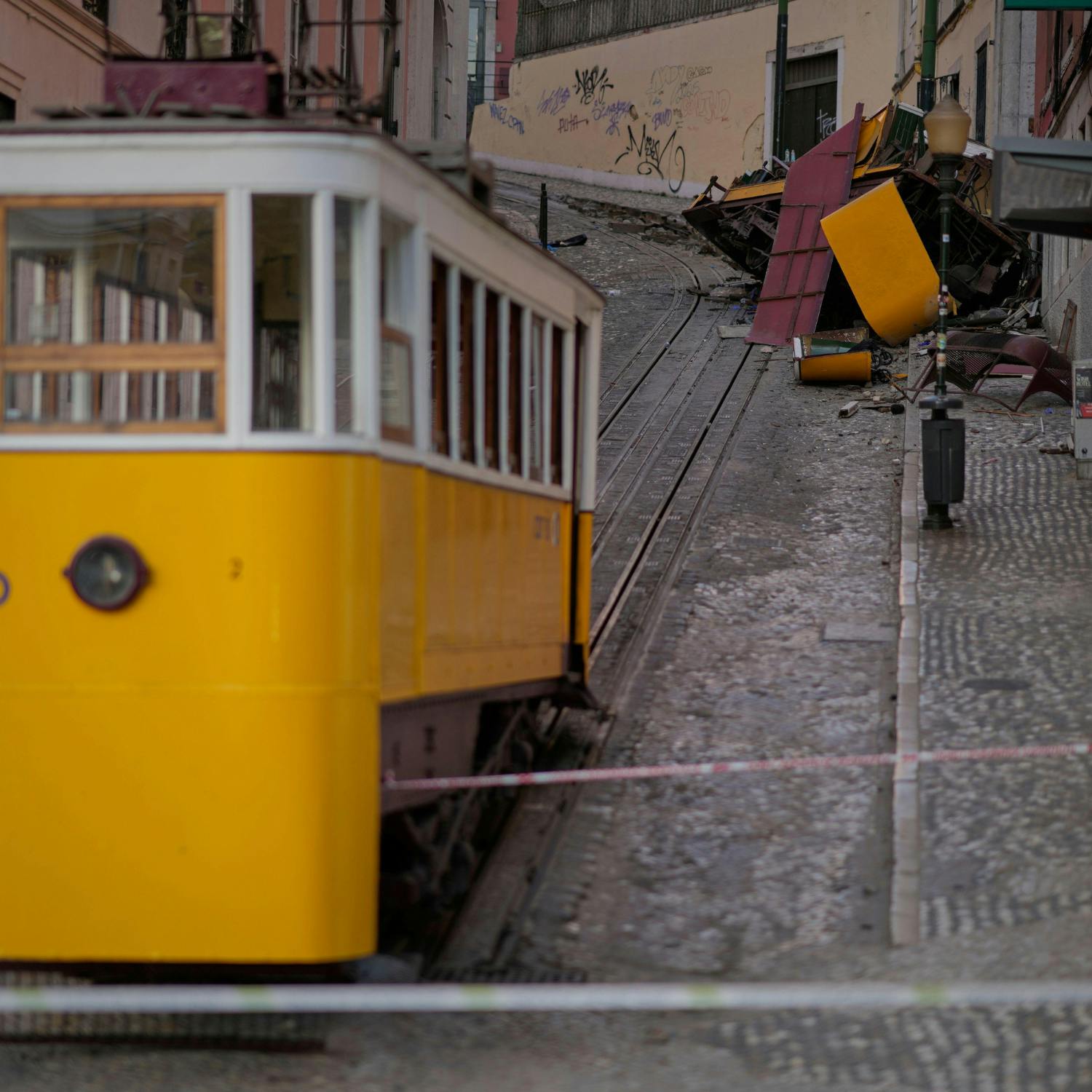 At least 15 people have died in a tragic crash in Lisbon At least 15 people have died in a tragic crash in Lisbon