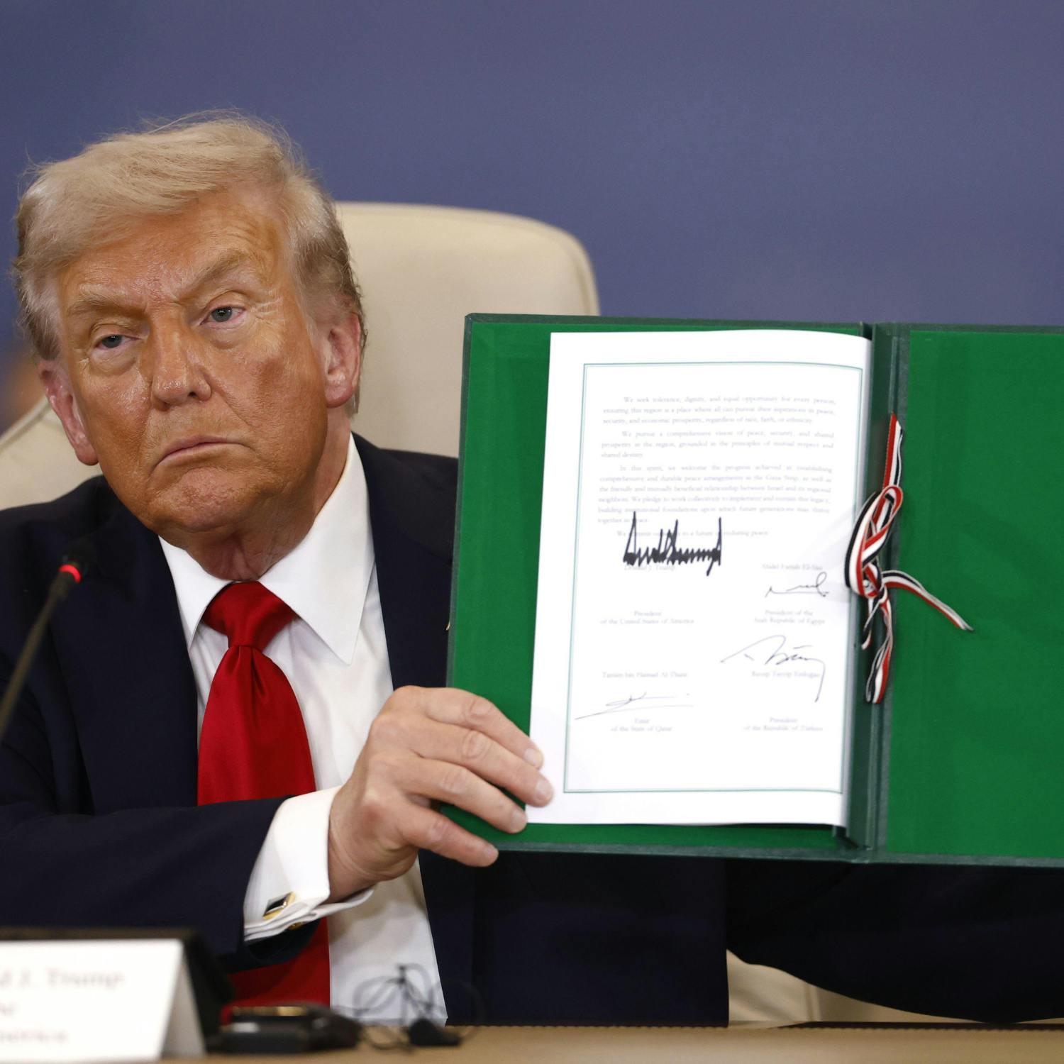 Trump hails peace in the Middle East