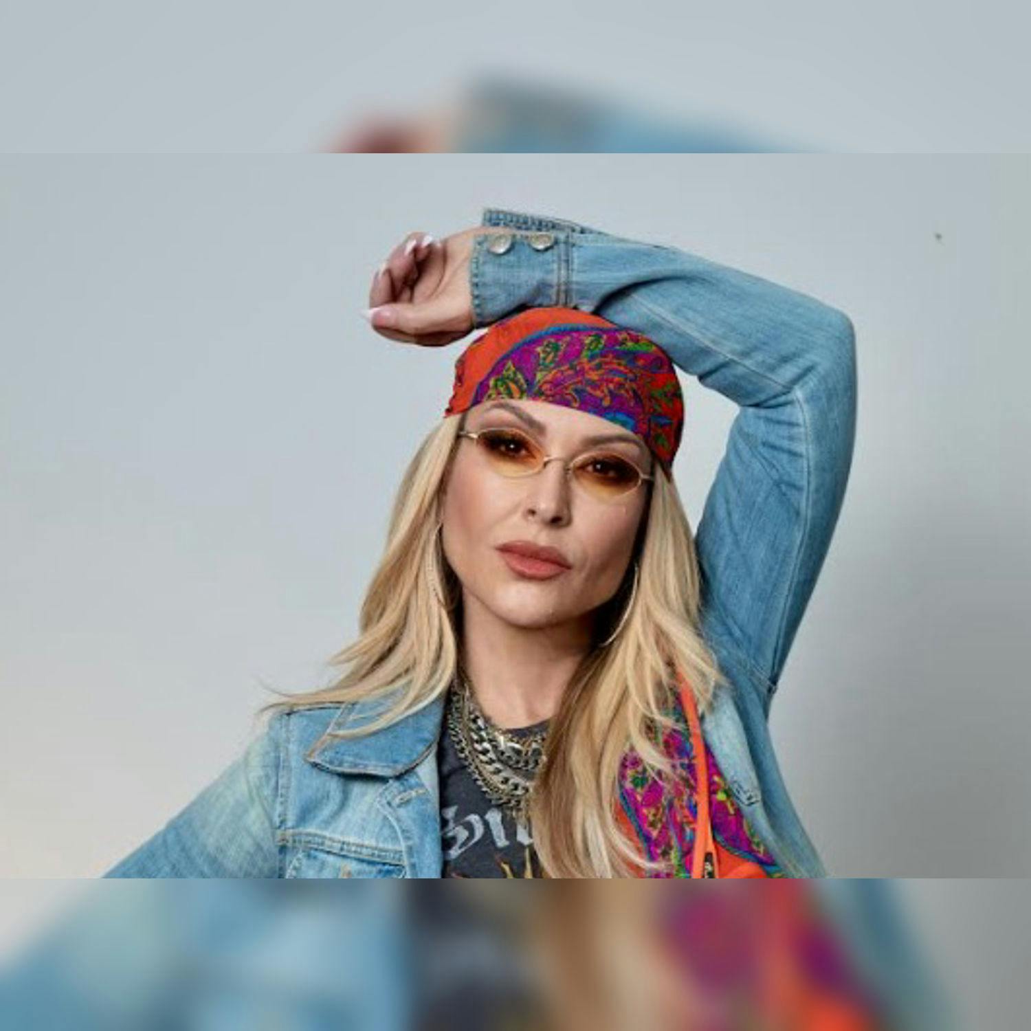 A braless Trina interviews popstar Anastacia!! A braless Trina interviews popstar Anastacia!!