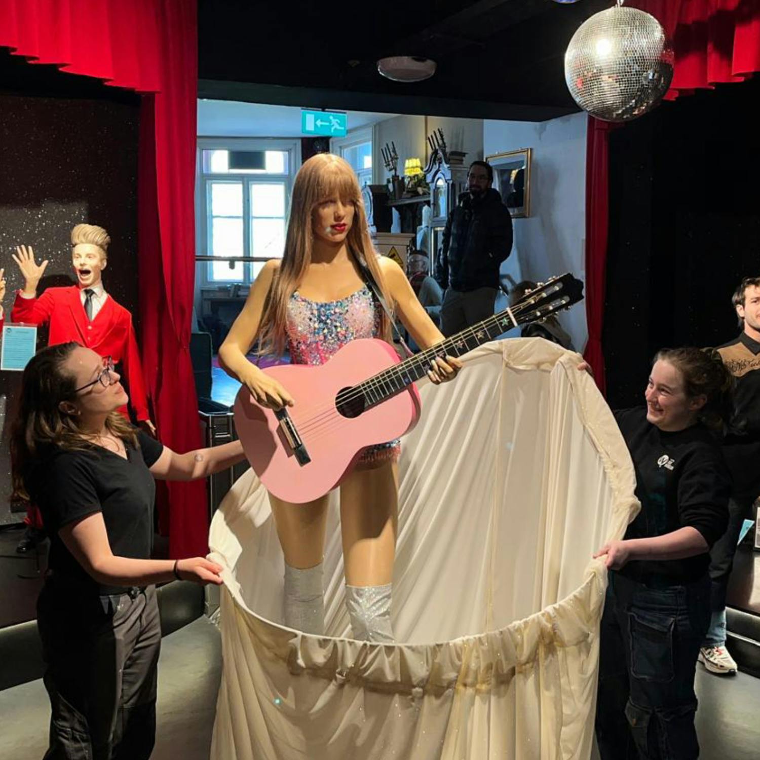 Taylor Swift wax works revealed! - Henry McKean Reports episode artwork