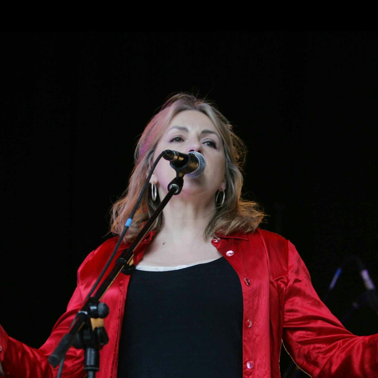 Tributes paid to singer Moya Brennan