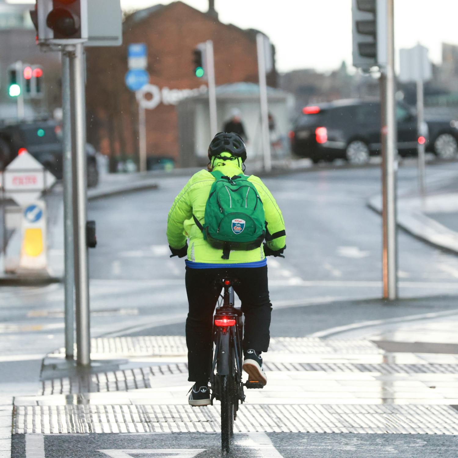 Should hi-vis clothing be mandatory for cyclists?