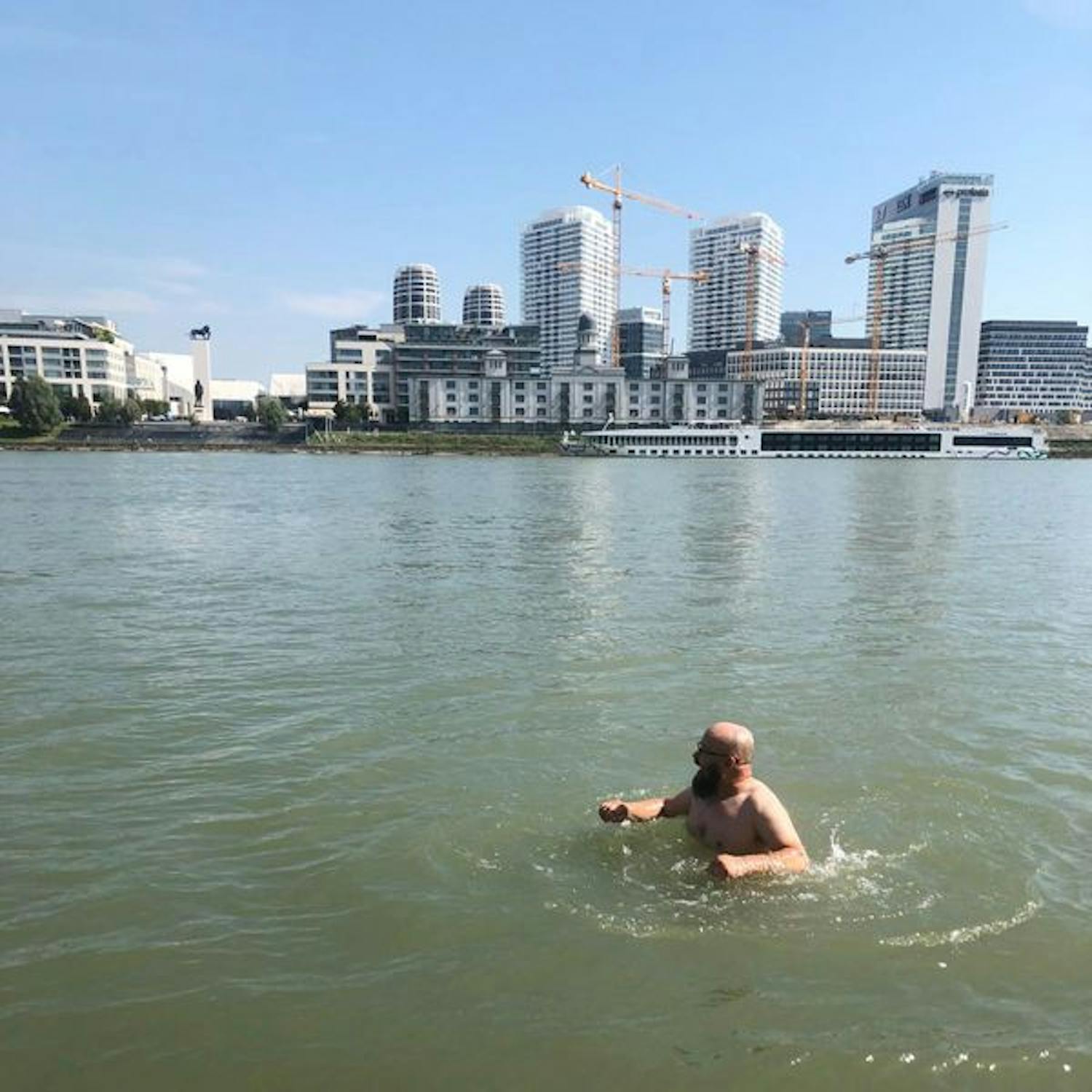 #01 - Kúpanie v Dunaji, legendárna krčma a jazero Guľáška #01 - Kúpanie v Dunaji, legendárna krčma a jazero Guľáška