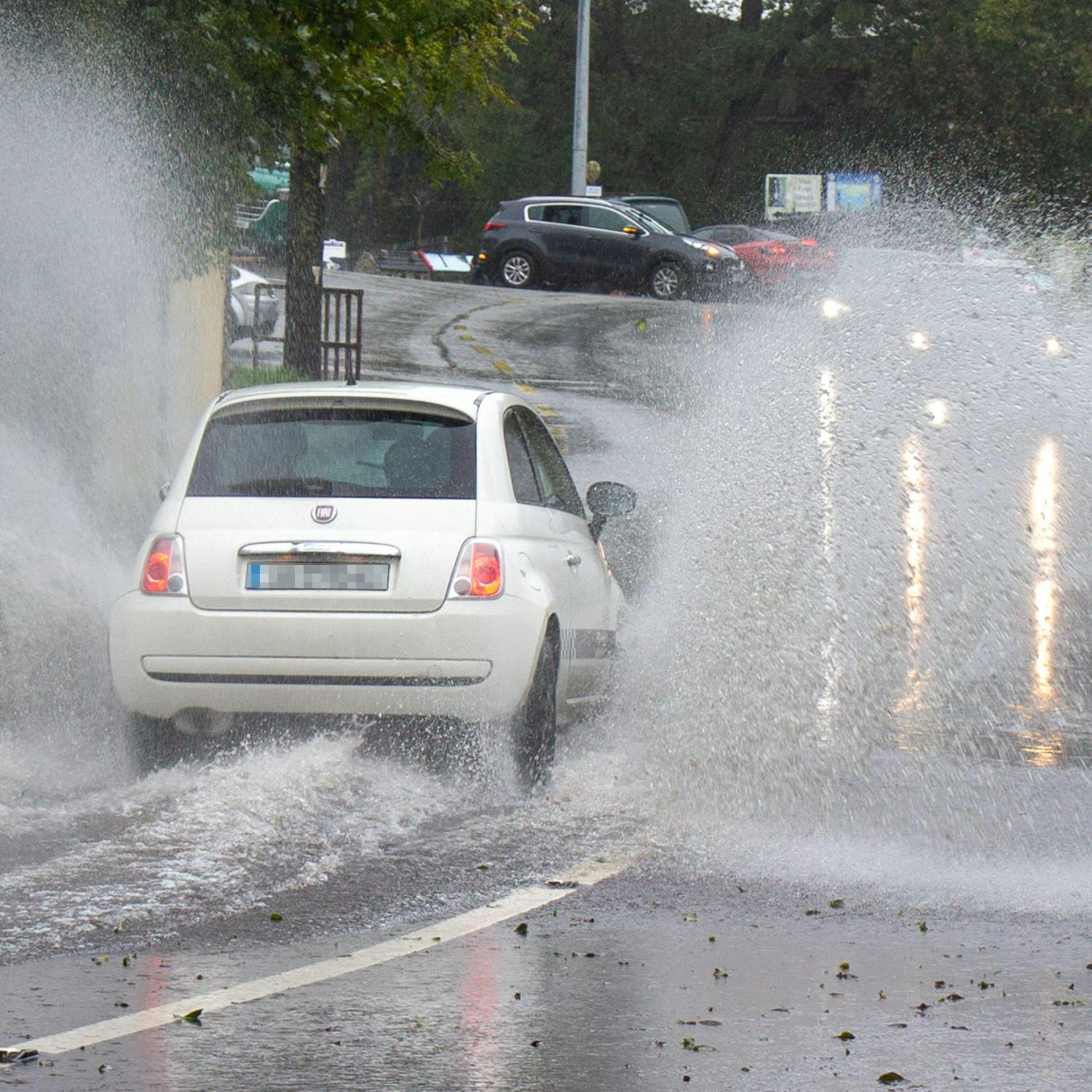 How should households prepare for floods?