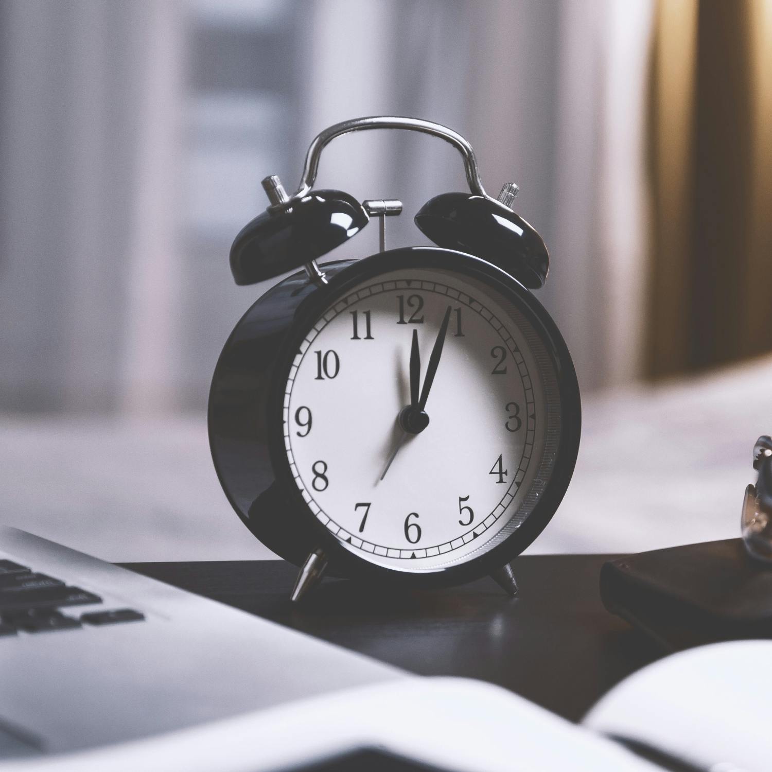 What is the ‘8am club’? Image