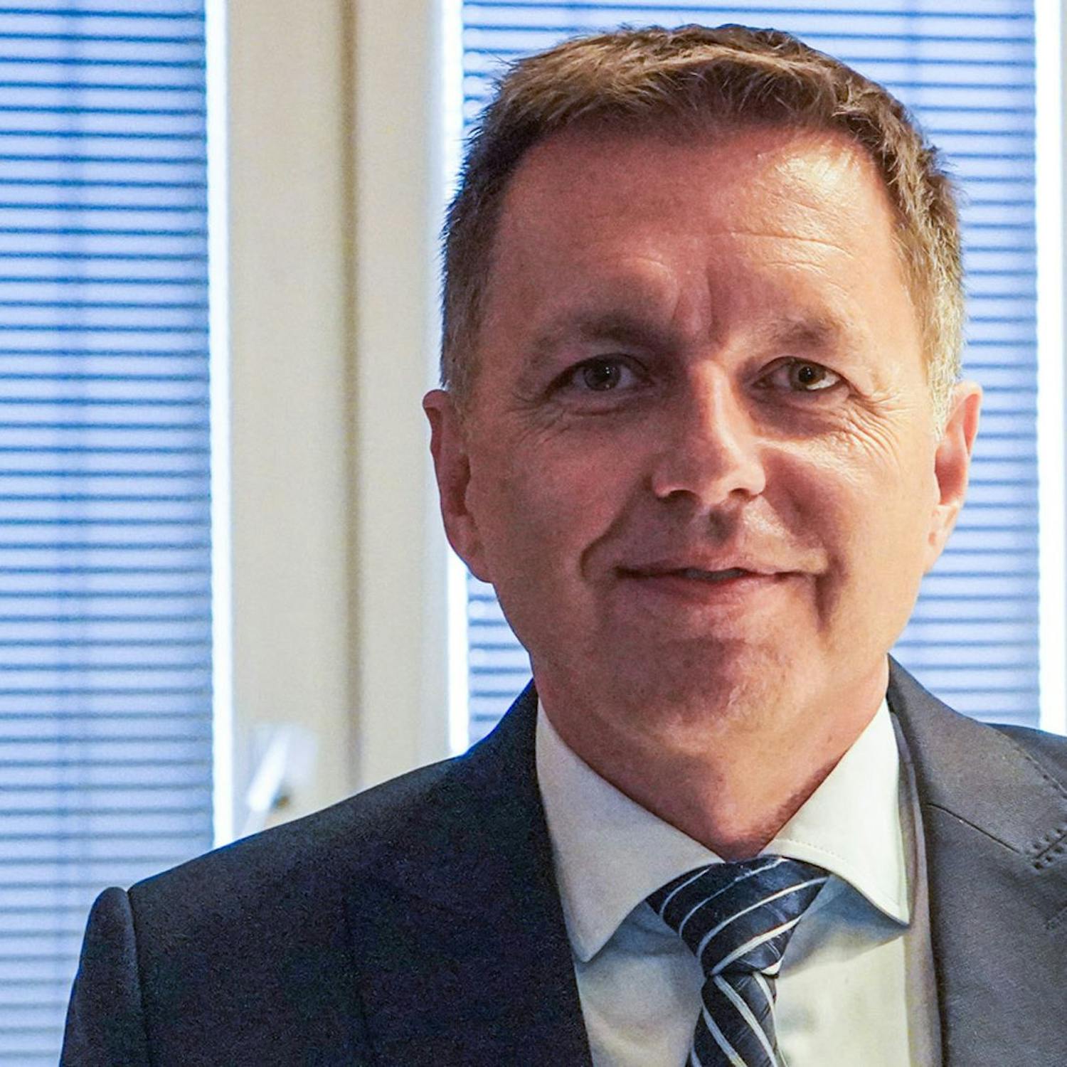 Peter Kažimír - Aj napriek kríze míňame veľa peňazí