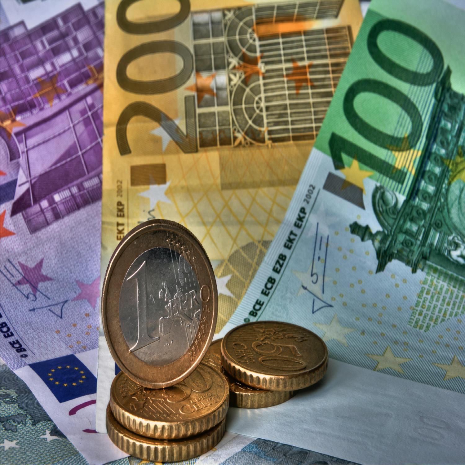 European Council adopts new rules to combat pay discrimination episode artwork