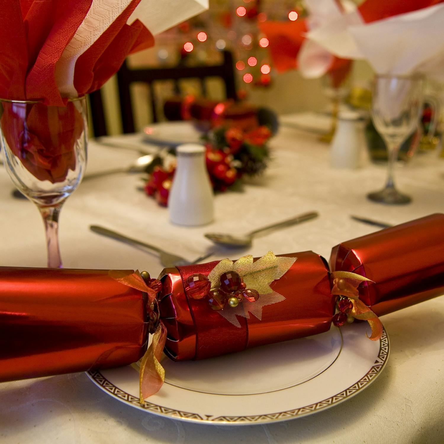 The Shopping Trolley Hotline: Christmas Crackers & Christmas Cake