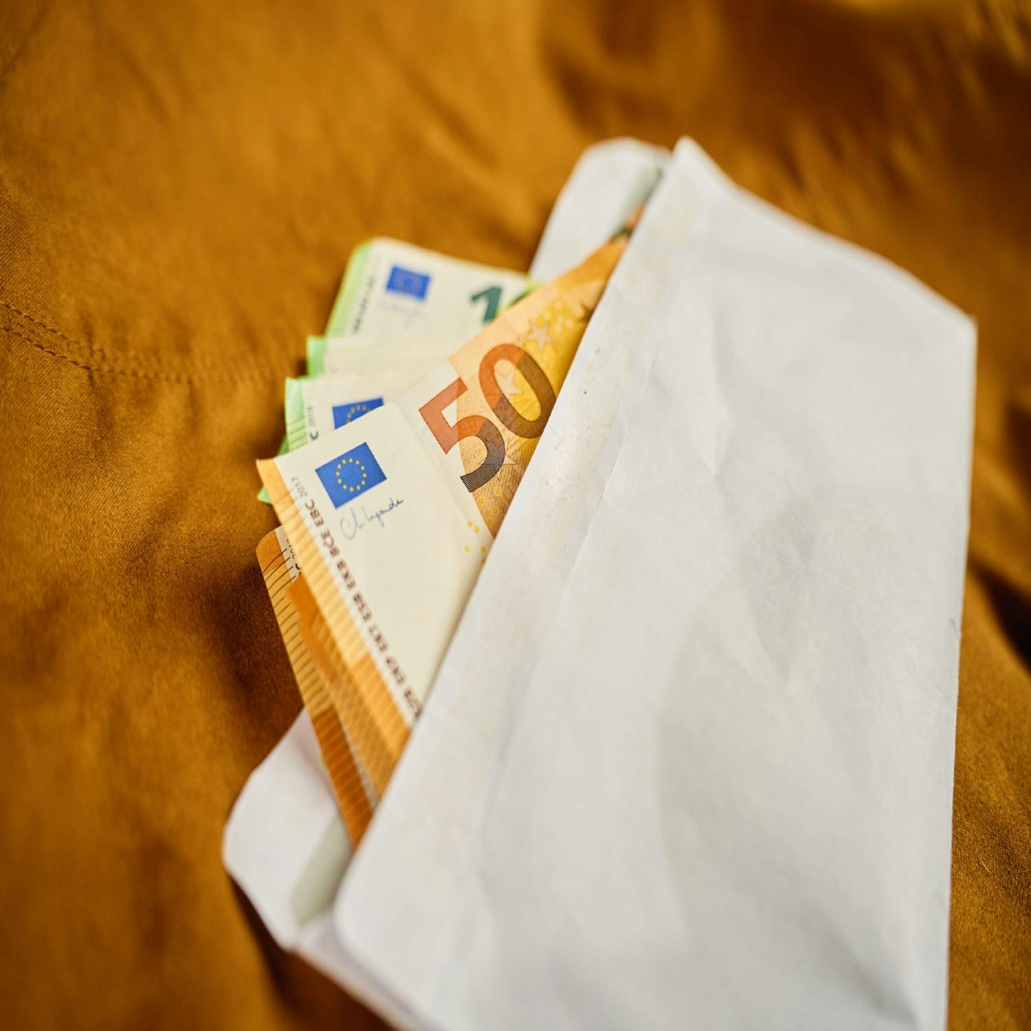 How Gen Z are budgeting by cash stuffing