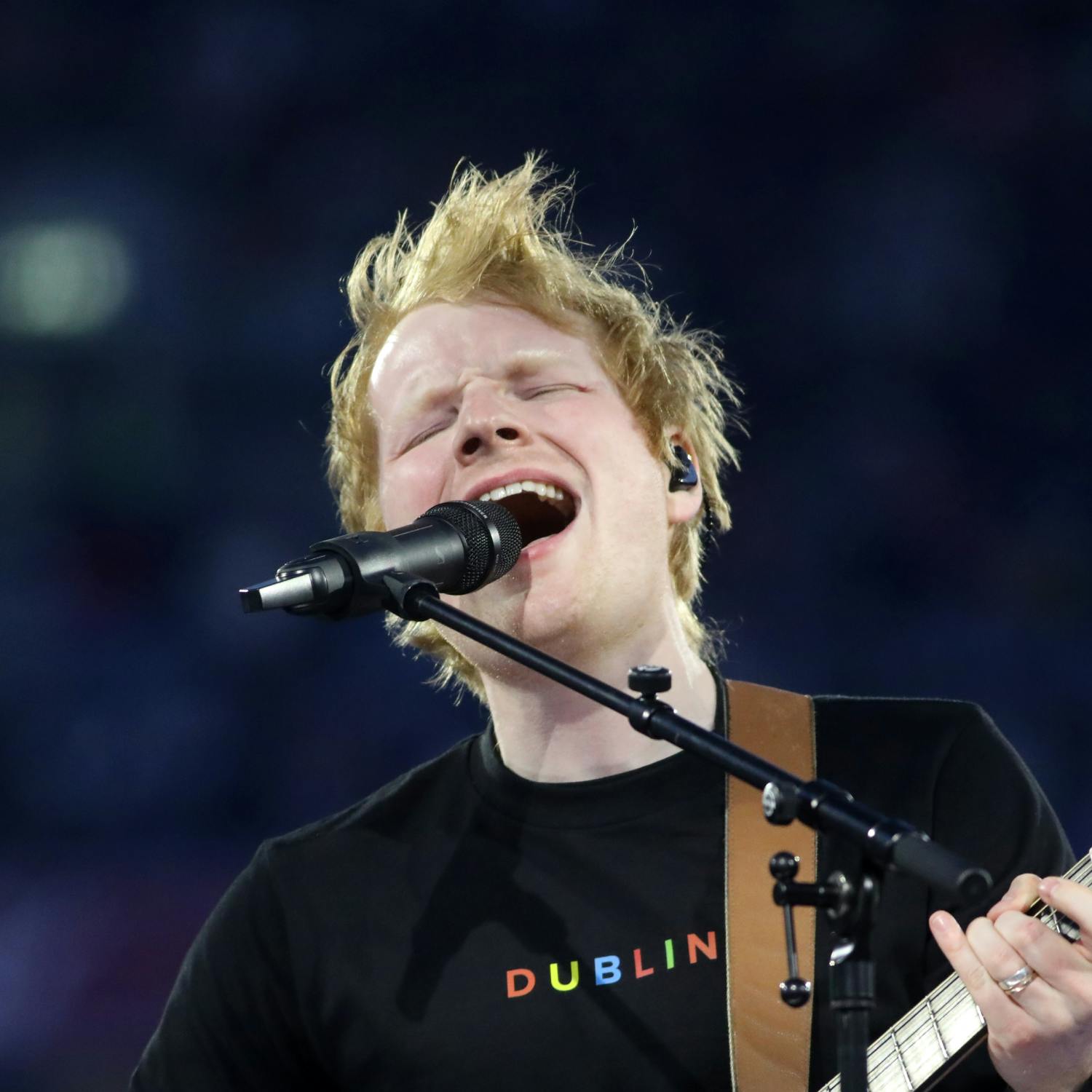 Should more artists do exclusive gigs?