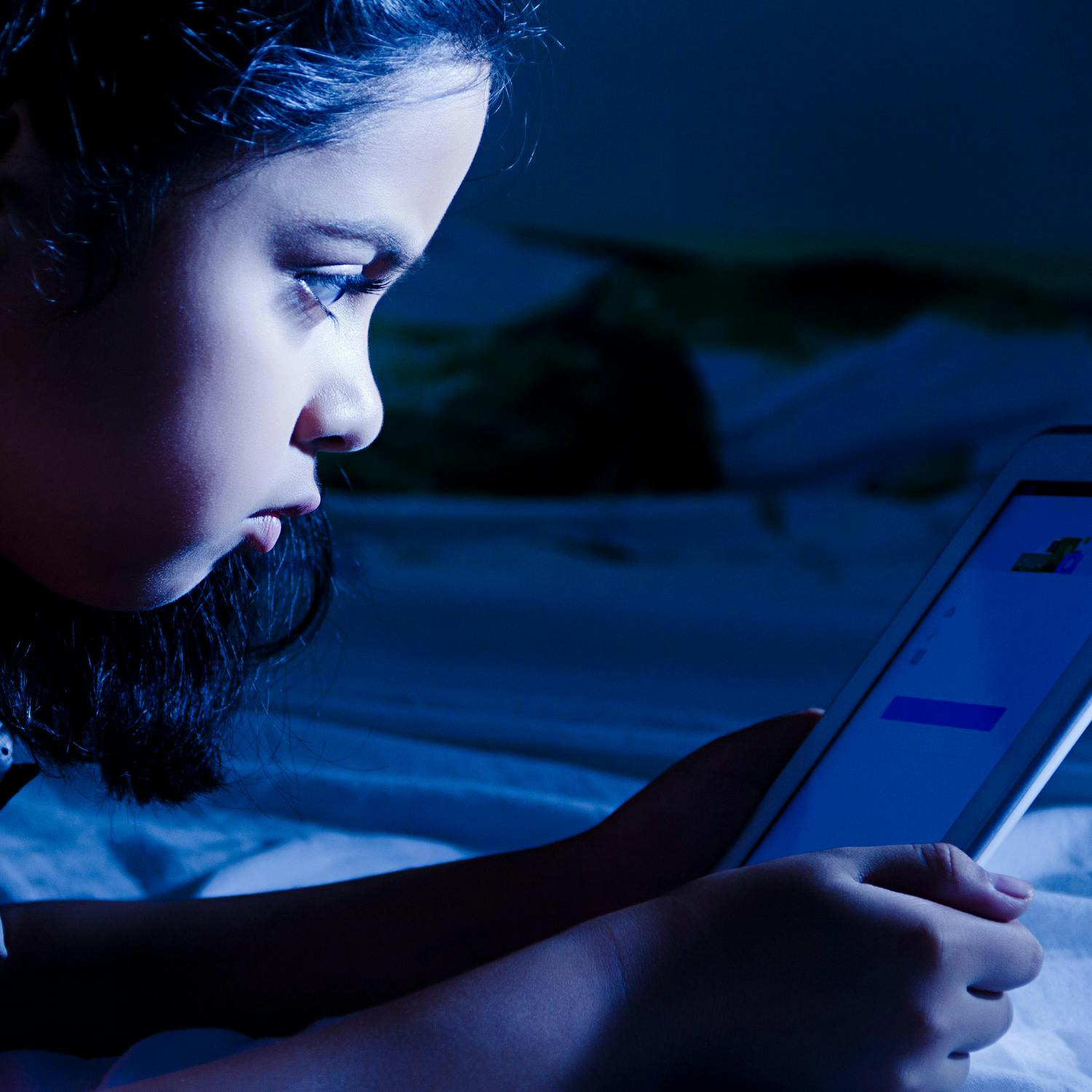Majority of children aged 8 to 12 have access to mobile devices overnight