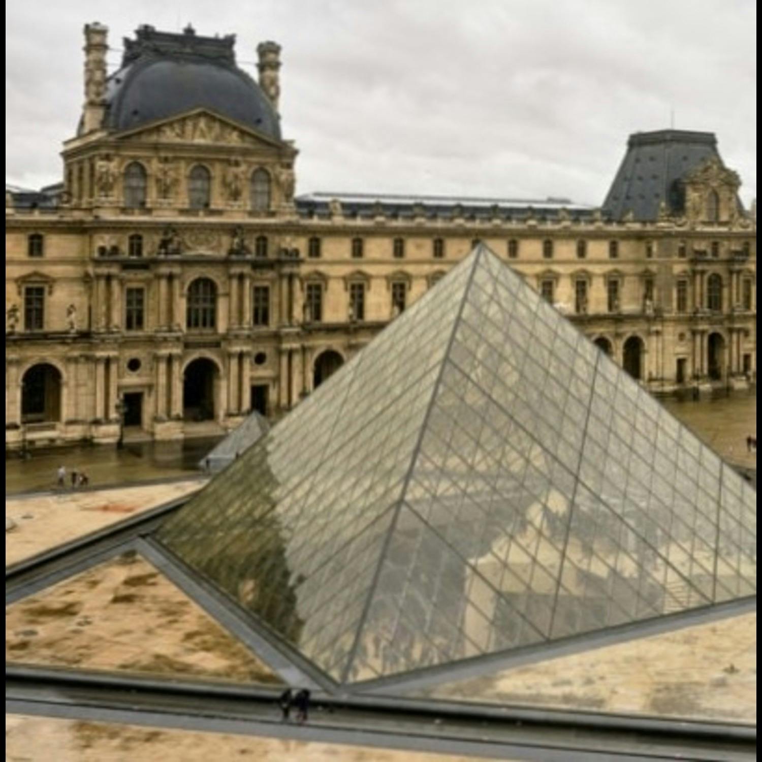 Jewels of ‘historic value’ stolen from the Louvre