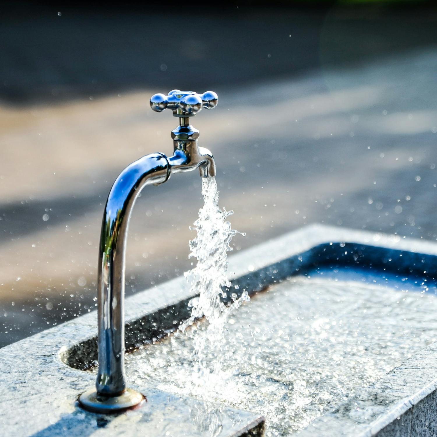 Why are we obsessed with drinking water? Why are we obsessed with drinking water?
