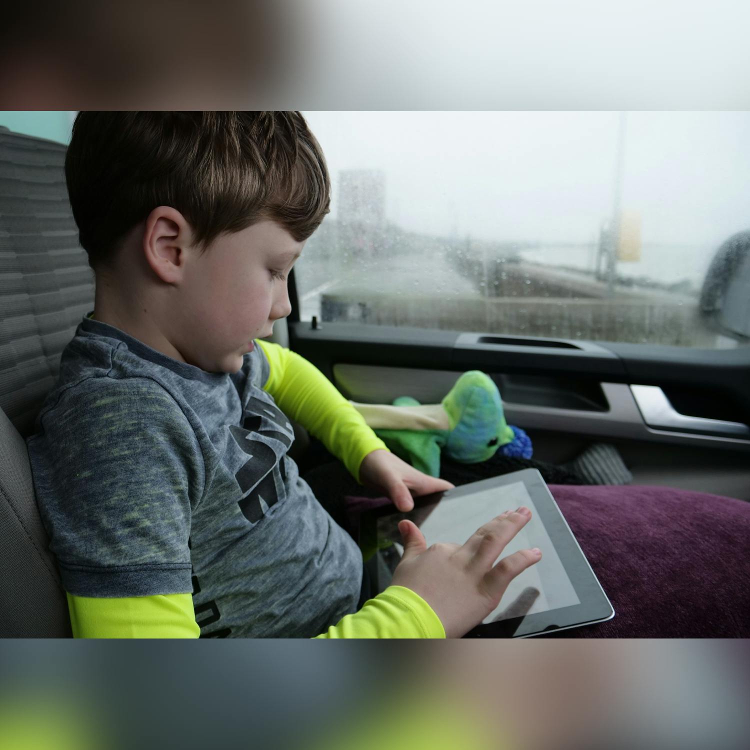 Parenting: How do I distract my kids without using screens?