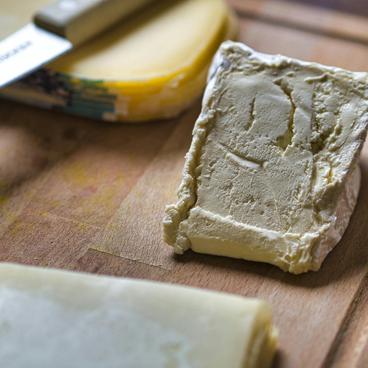 Making the perfect Christmas cheese board!