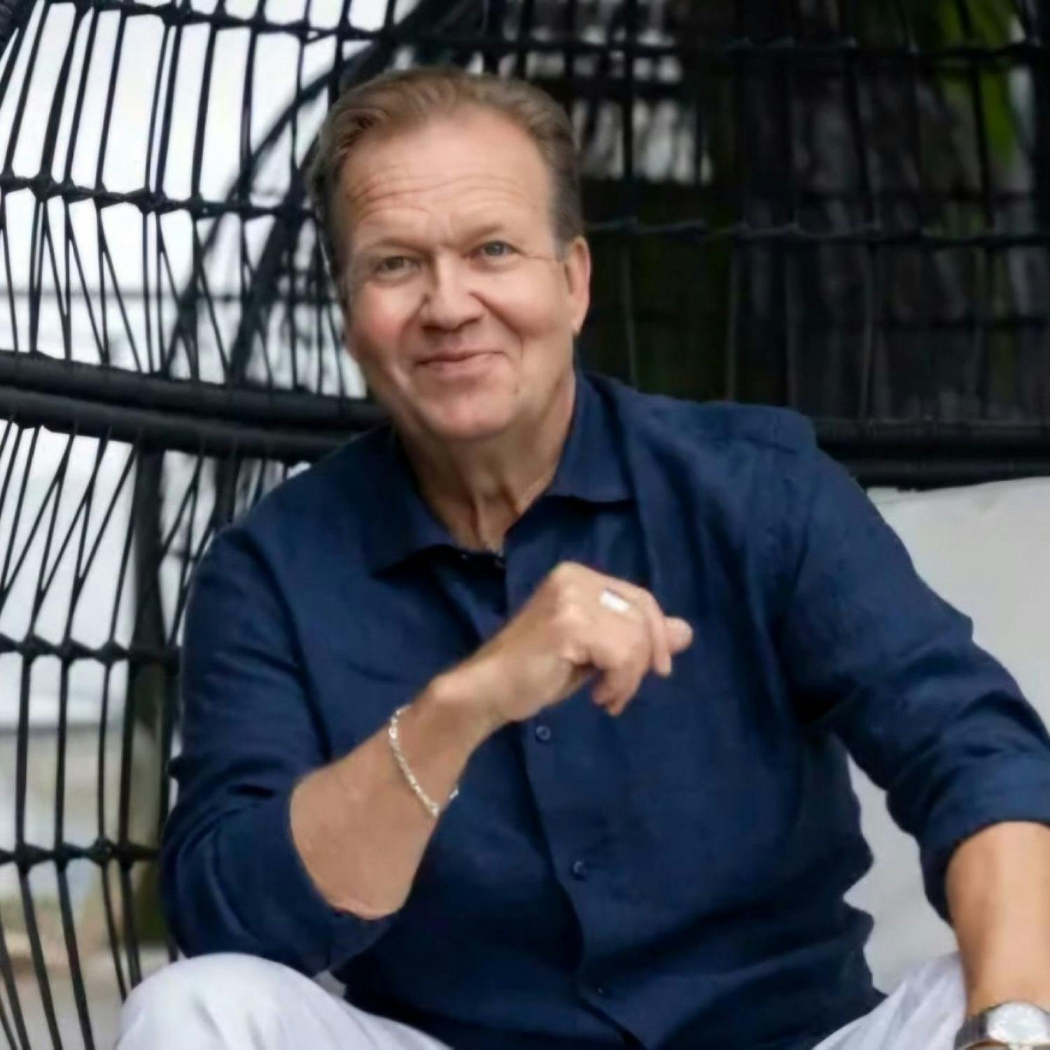Heikki Hilander esiintyy Joel Hallikaisen kanssa Kielletty alle 60 vuotiailta -kiertueella episode artwork