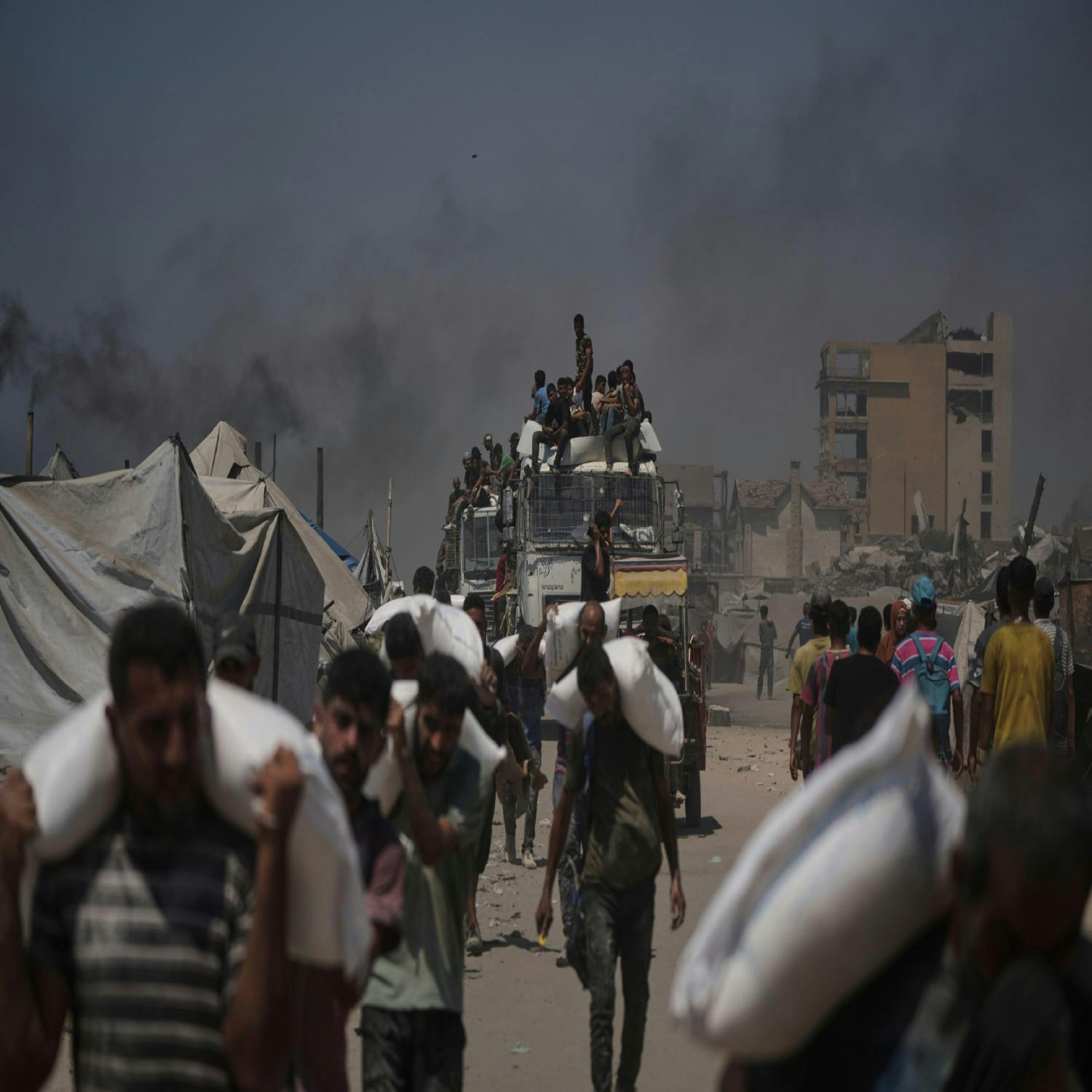 Jordan and the United Arab Emirates parachute aid into Gaza