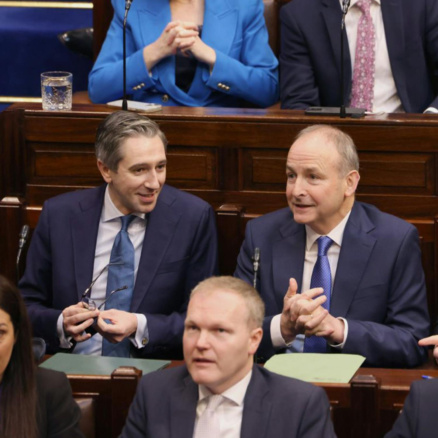 Government survives vote of no confidence