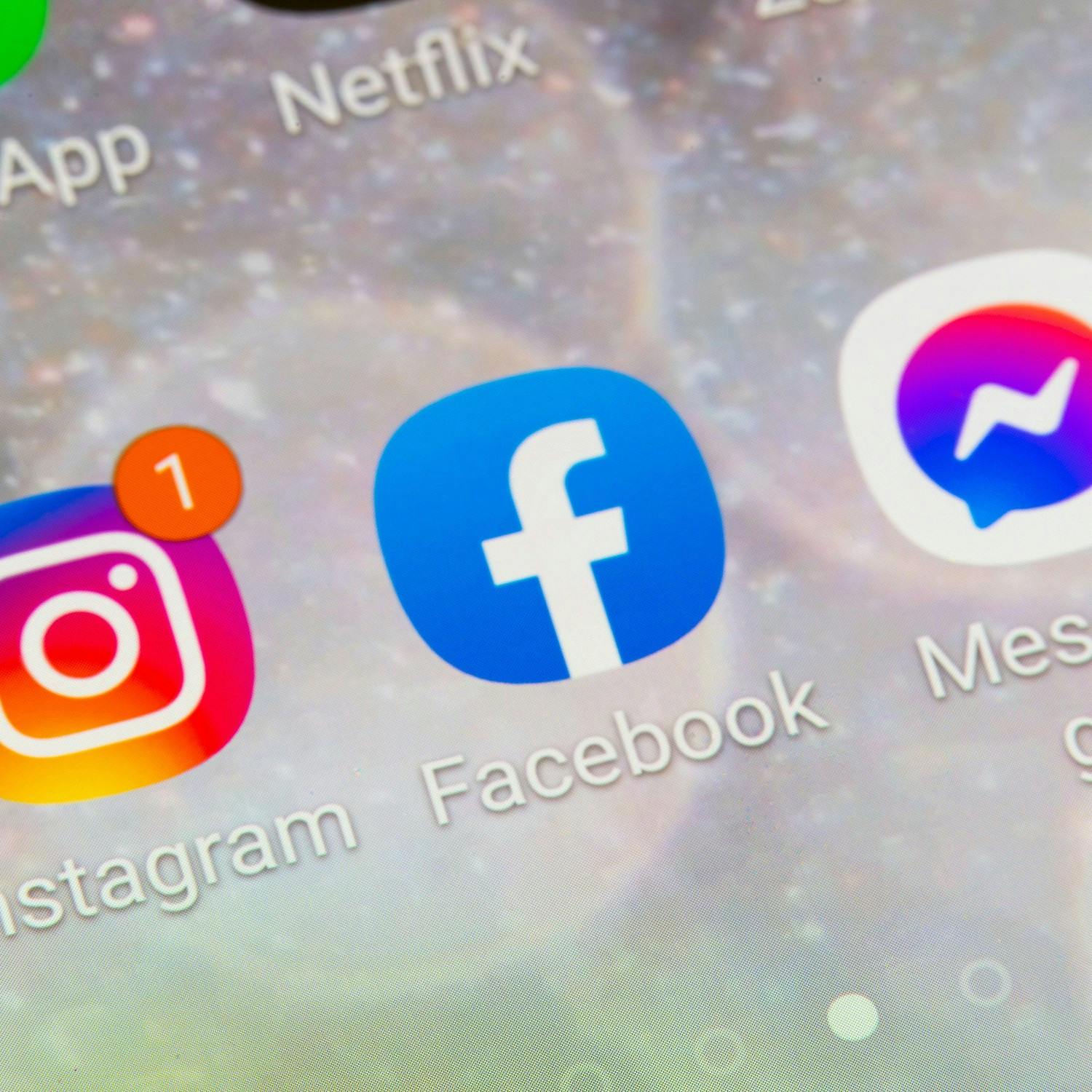 cover of episode Ban on Facebook/Instagram transfers to US draws closer