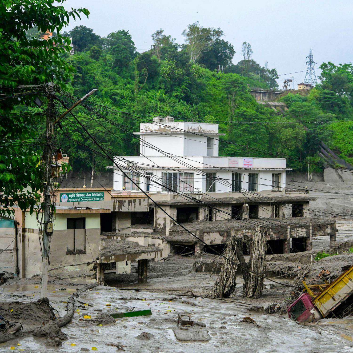 More than 1,000 missing after flash floods hit Nepal and Tibet  Image
