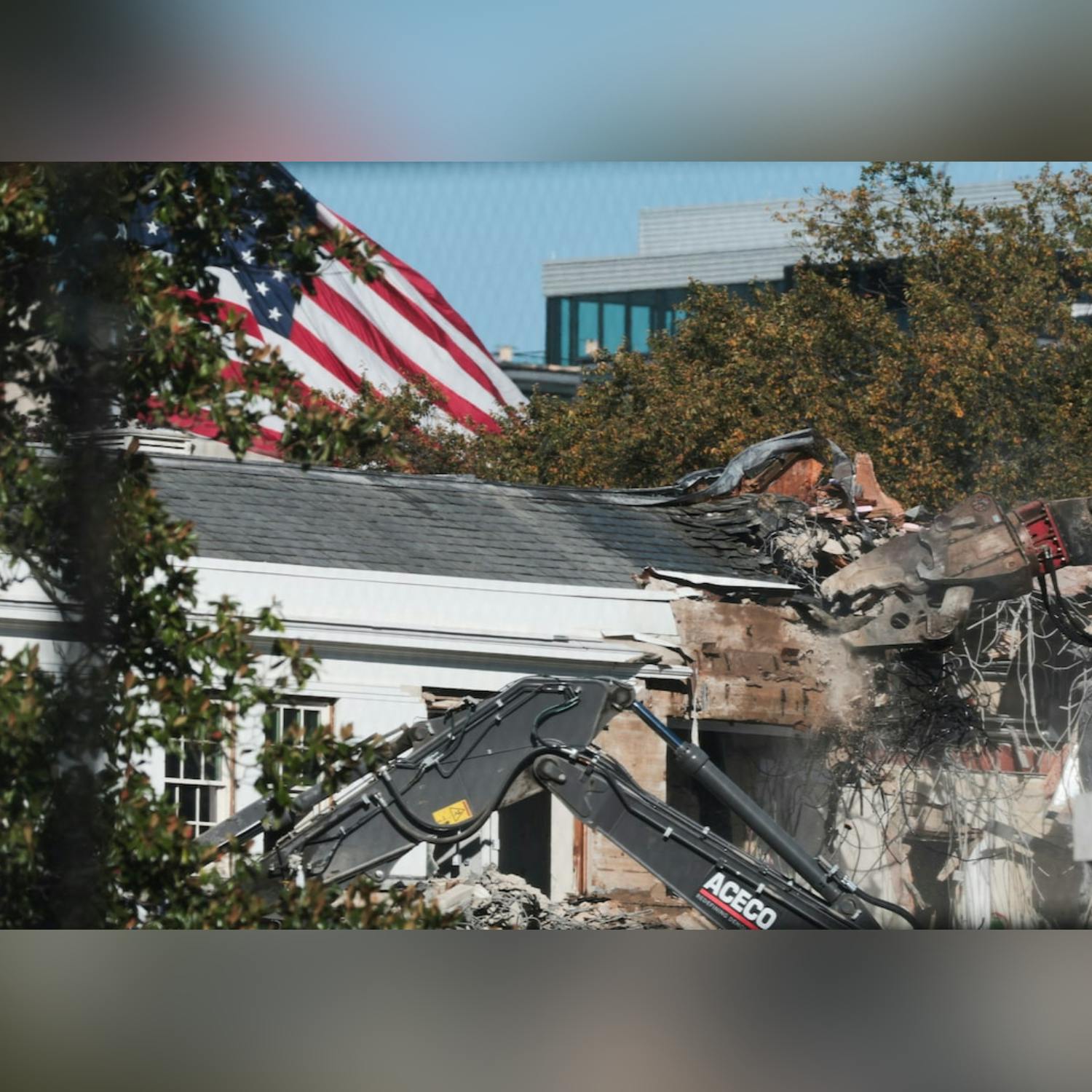 Should Trump be allowed to demolish parts of the White House?