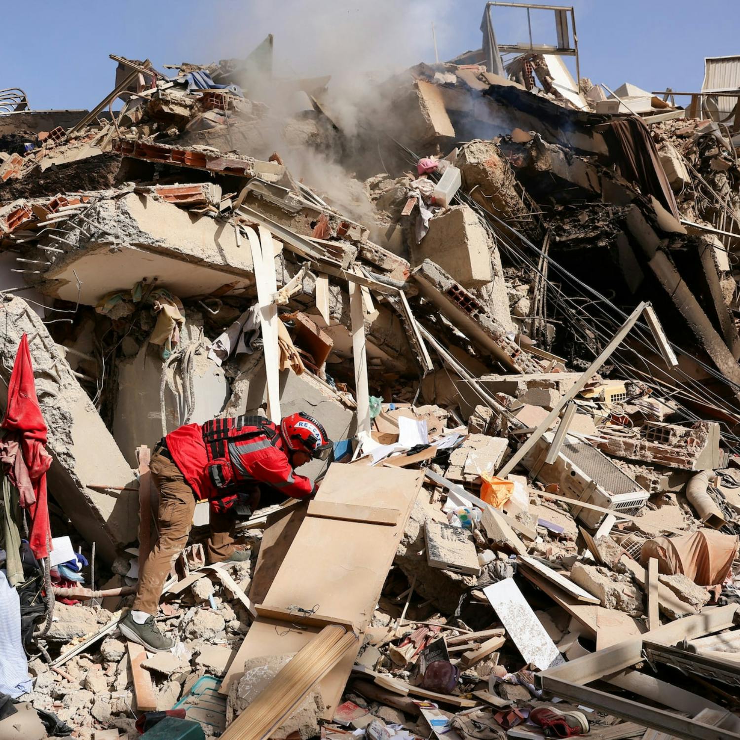 Earthquakes in Venezuela devastate the country - latest updates episode artwork